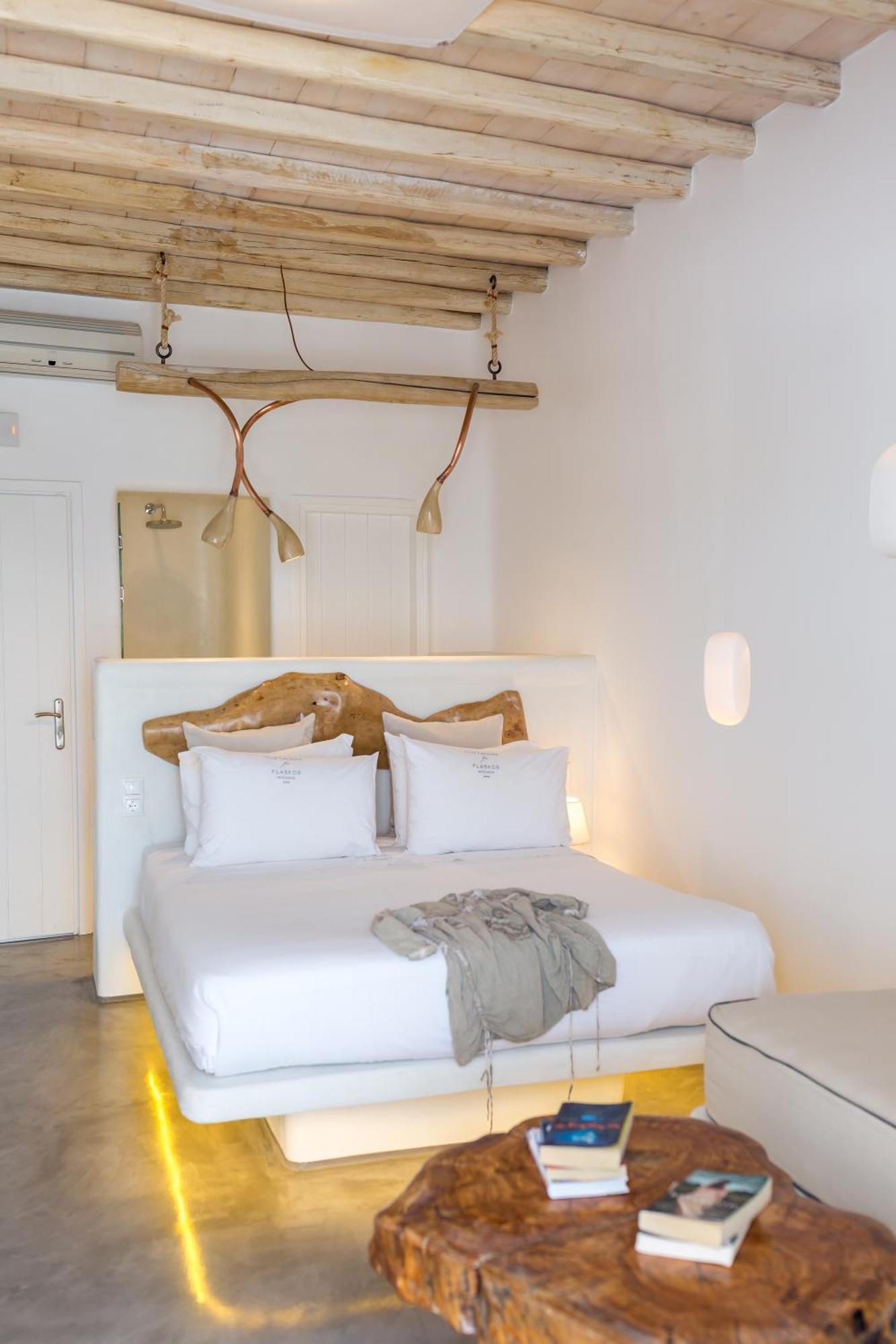 Aparthotel Flaskos Suites And More