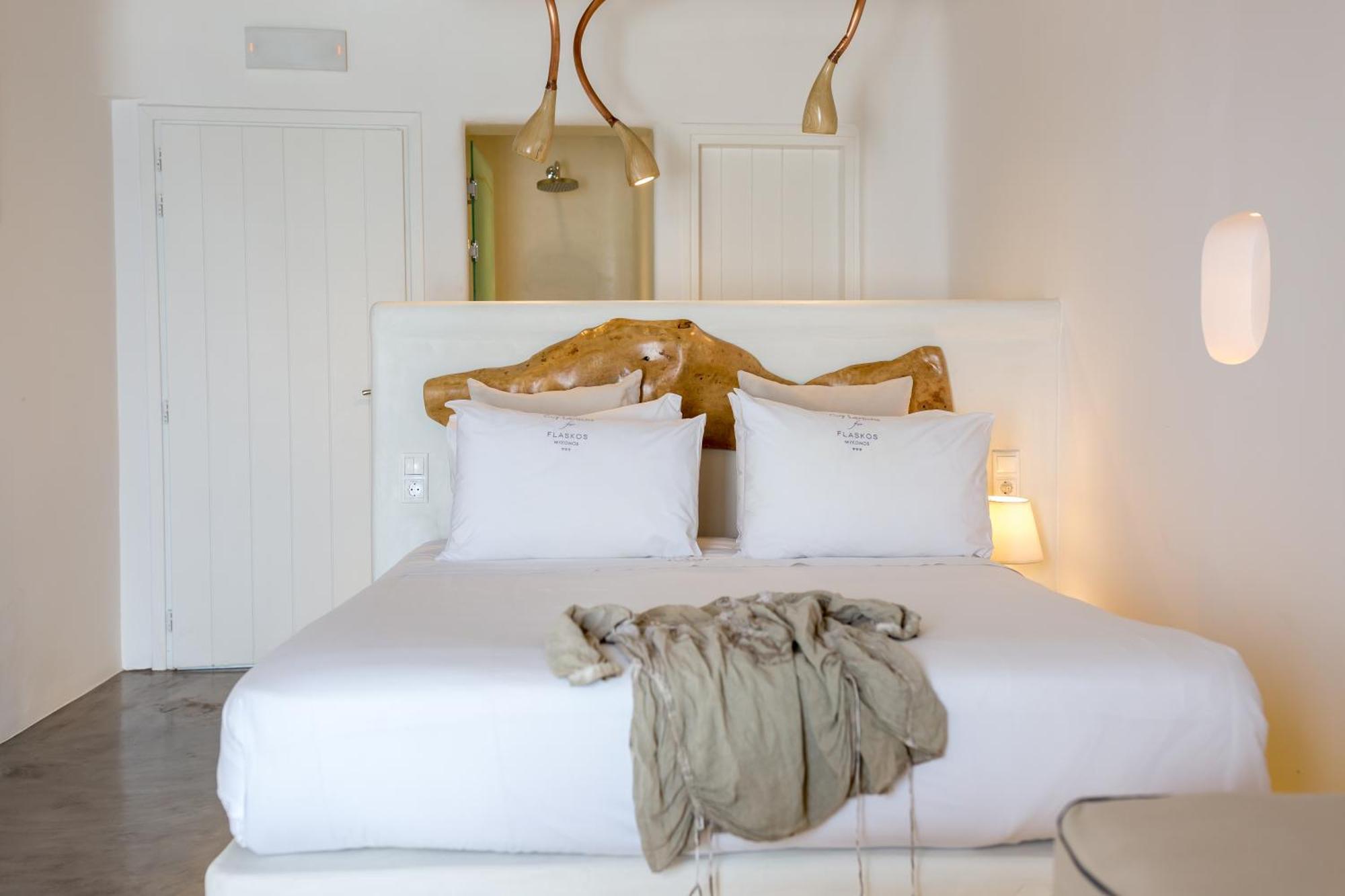 Flaskos Suites And More Aparthotel 4*