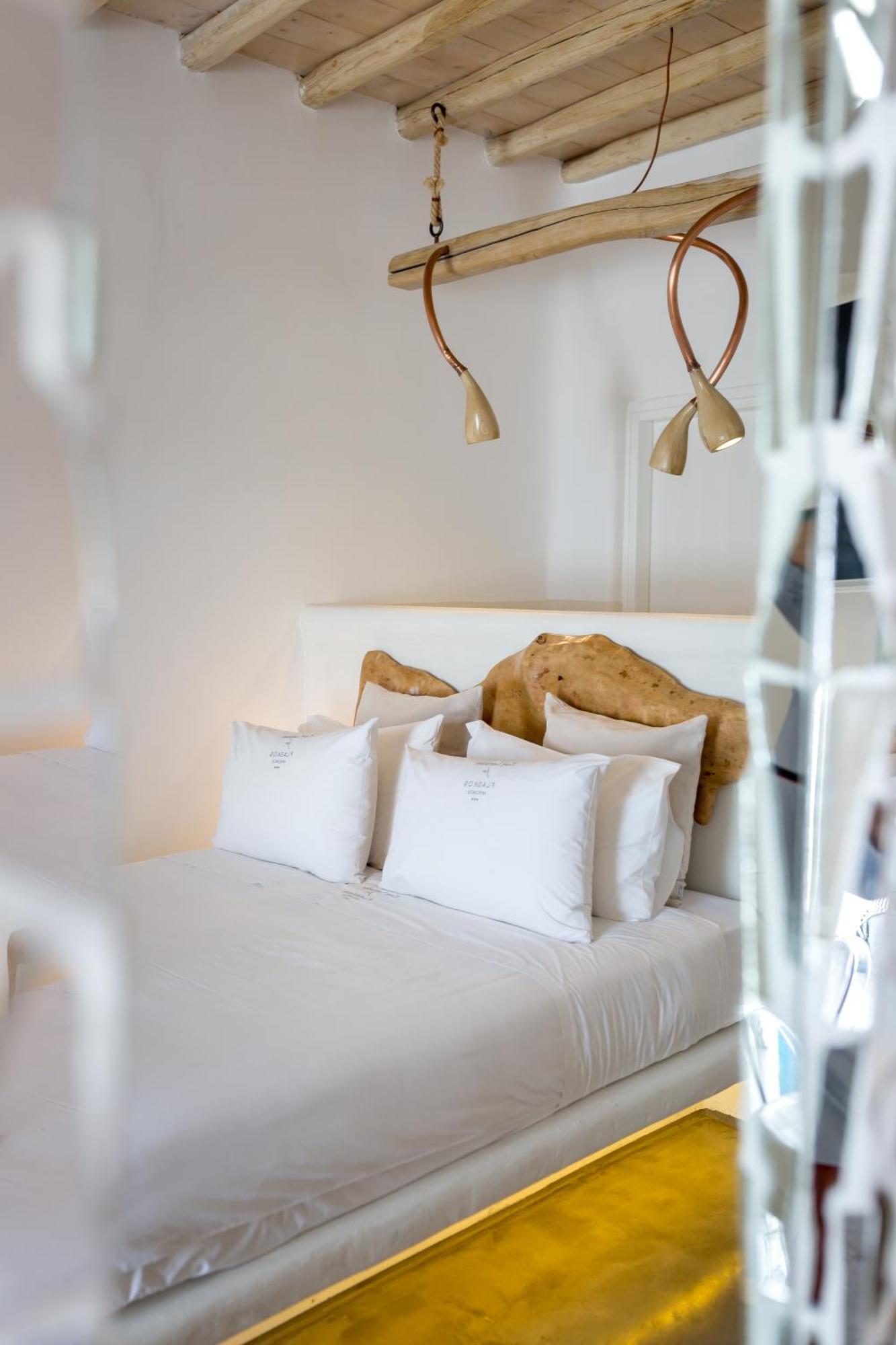 Flaskos Suites And More