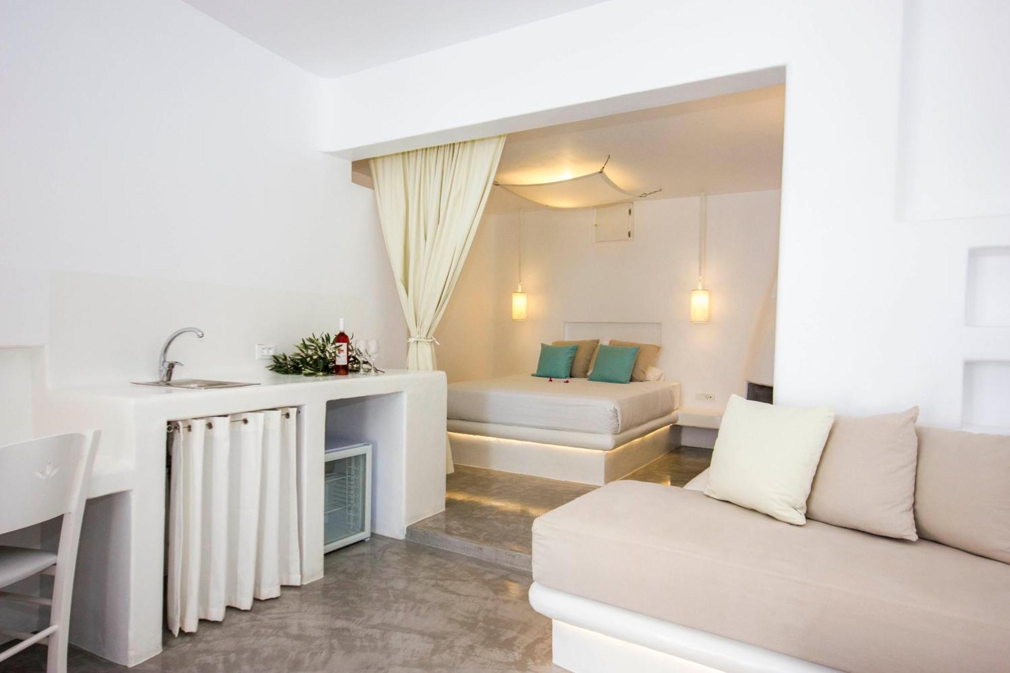 Flaskos Suites And More Aparthotel