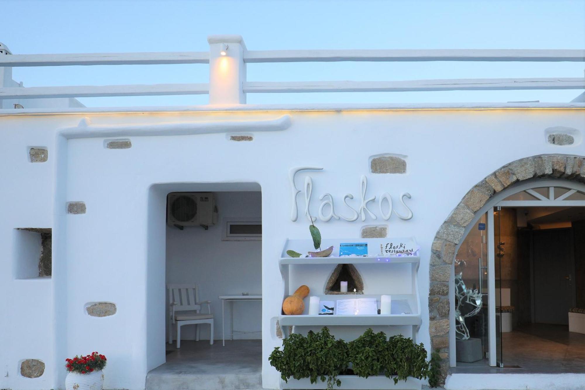 Aparthotel Flaskos Suites And More