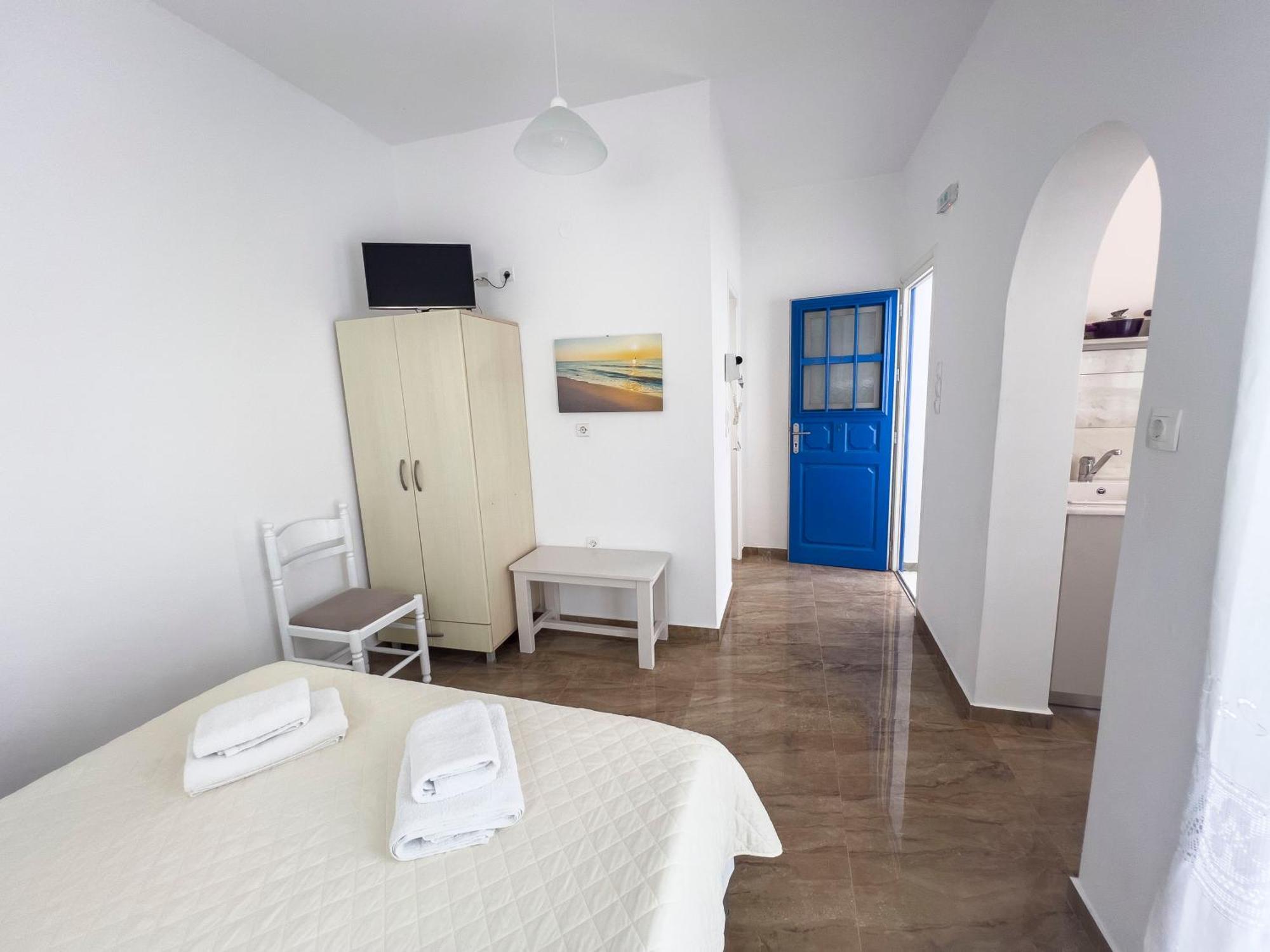 Barbara Apartment Katapola