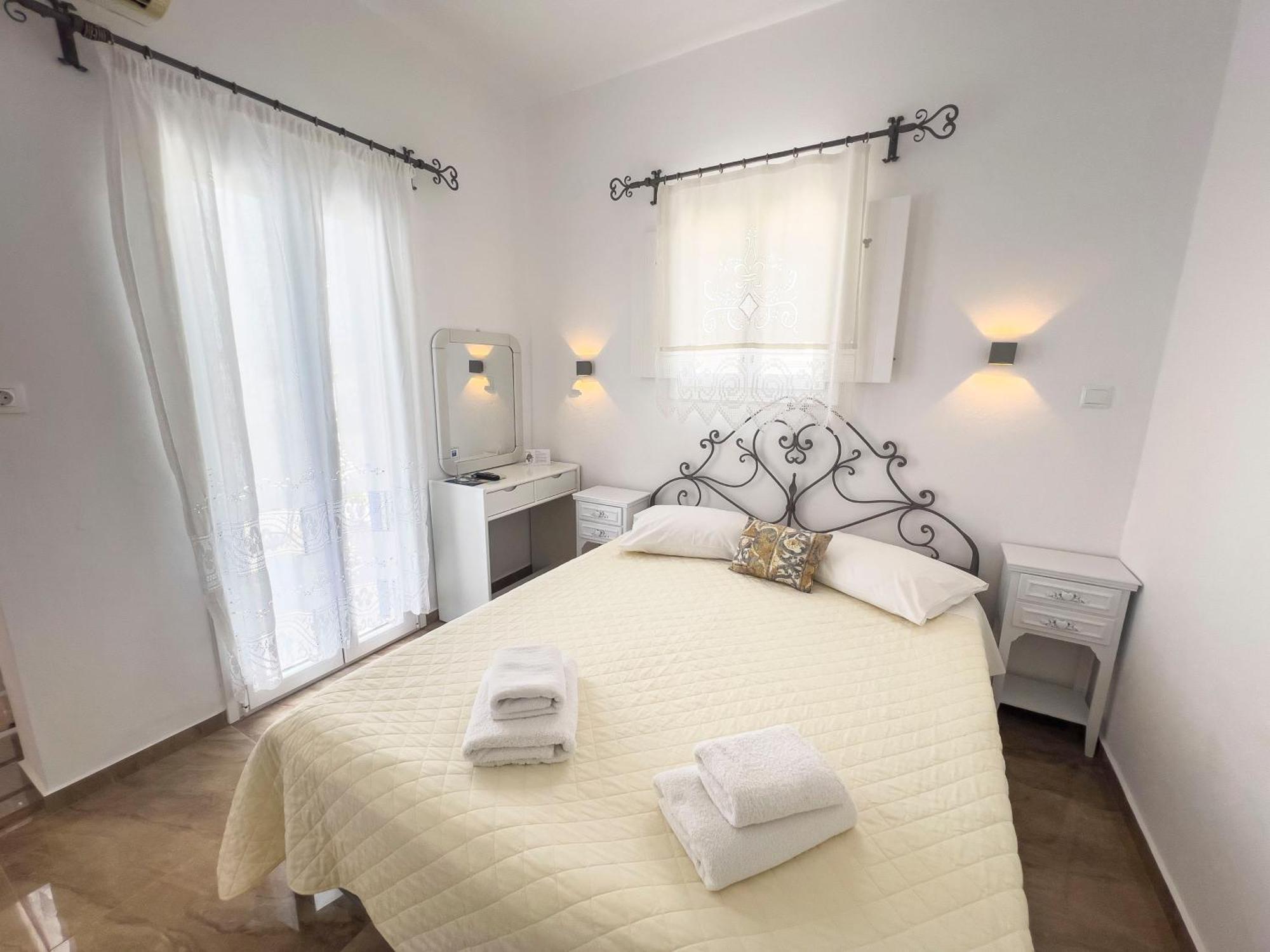 Barbara Apartment Katapola