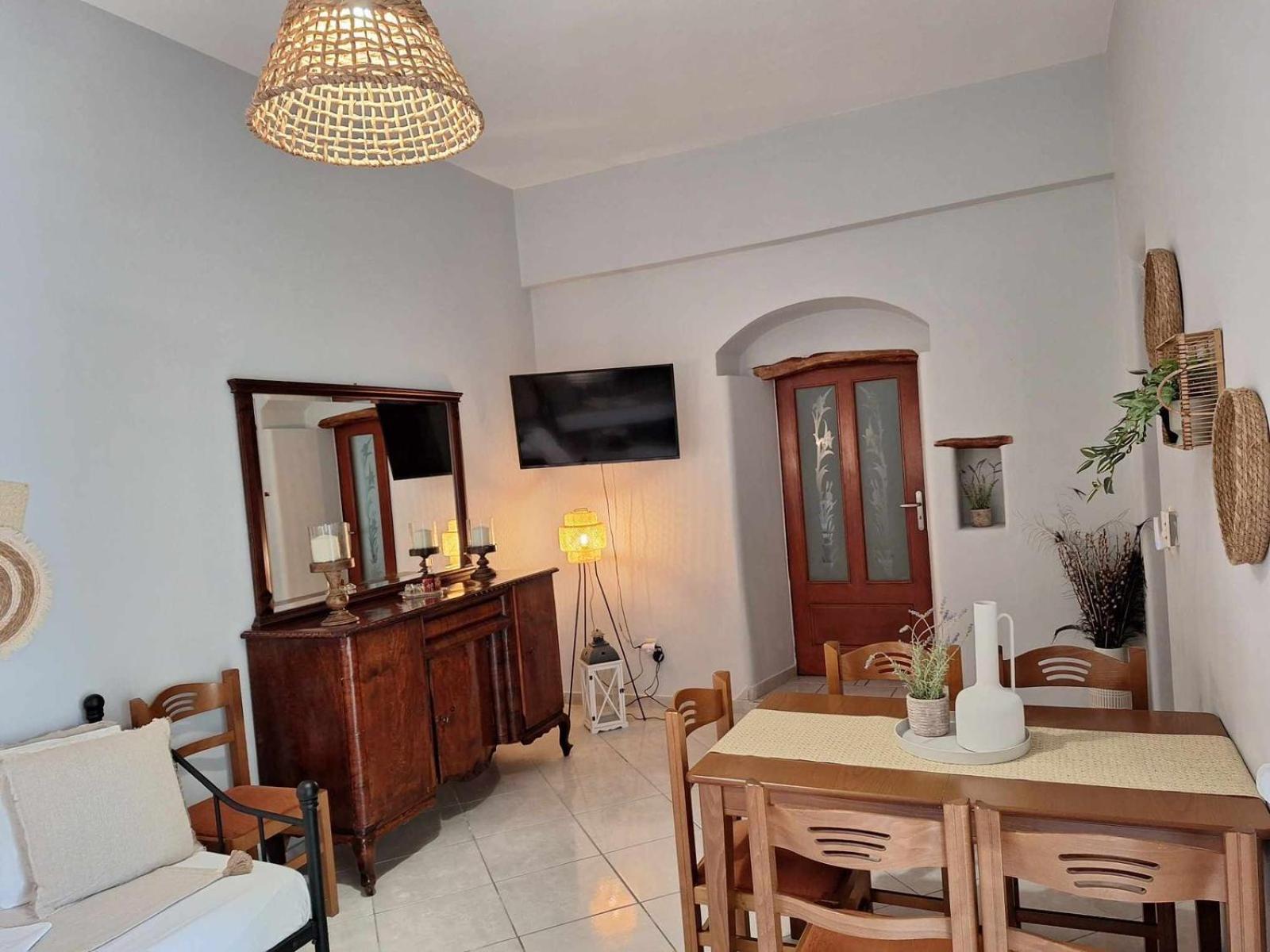 Melissa Chora Apartment