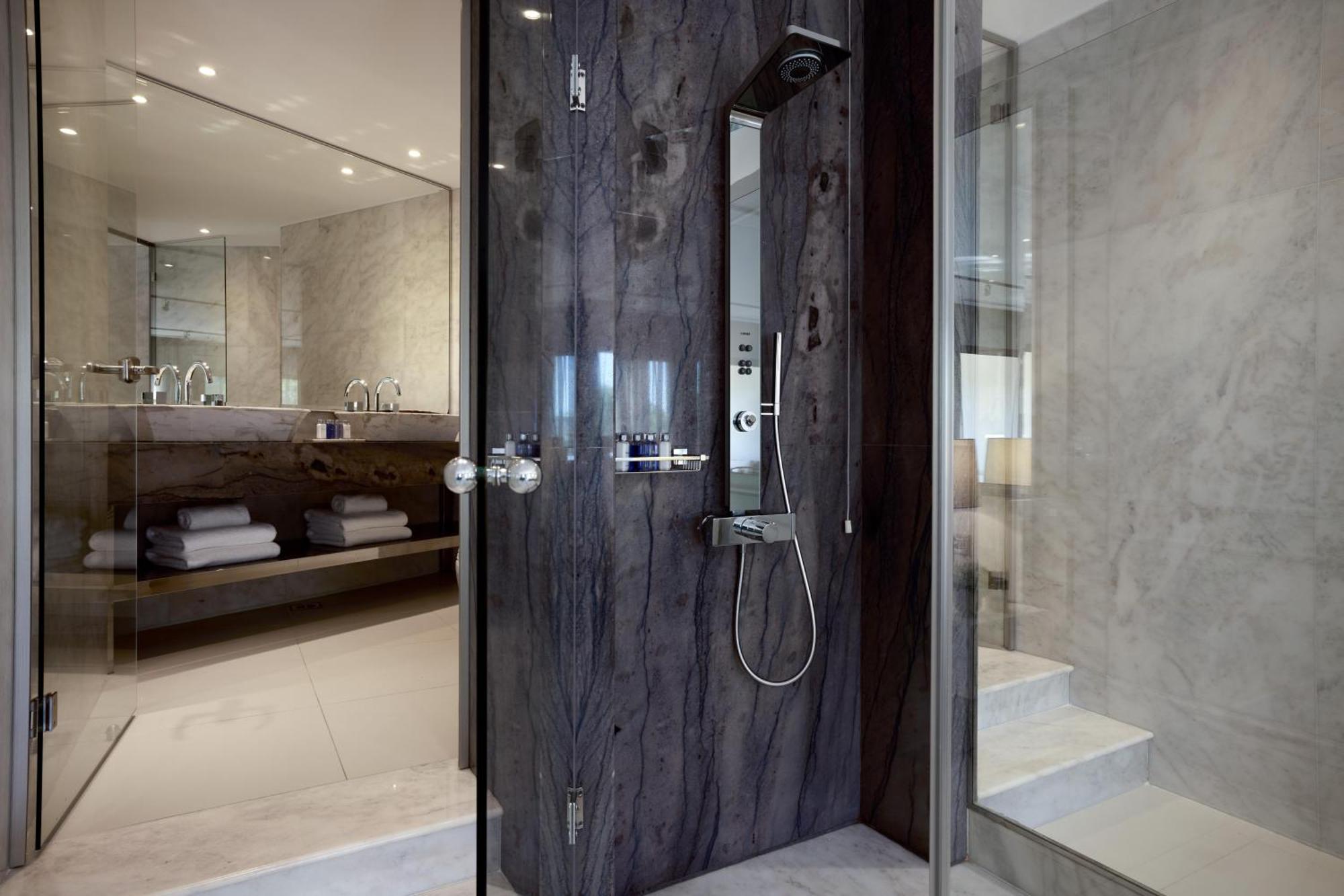 Pomegranate Wellness 5*