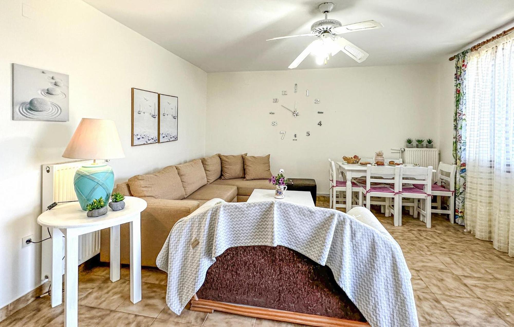 Apartment In Aghios Dimitris-m, With Wifi Riglia