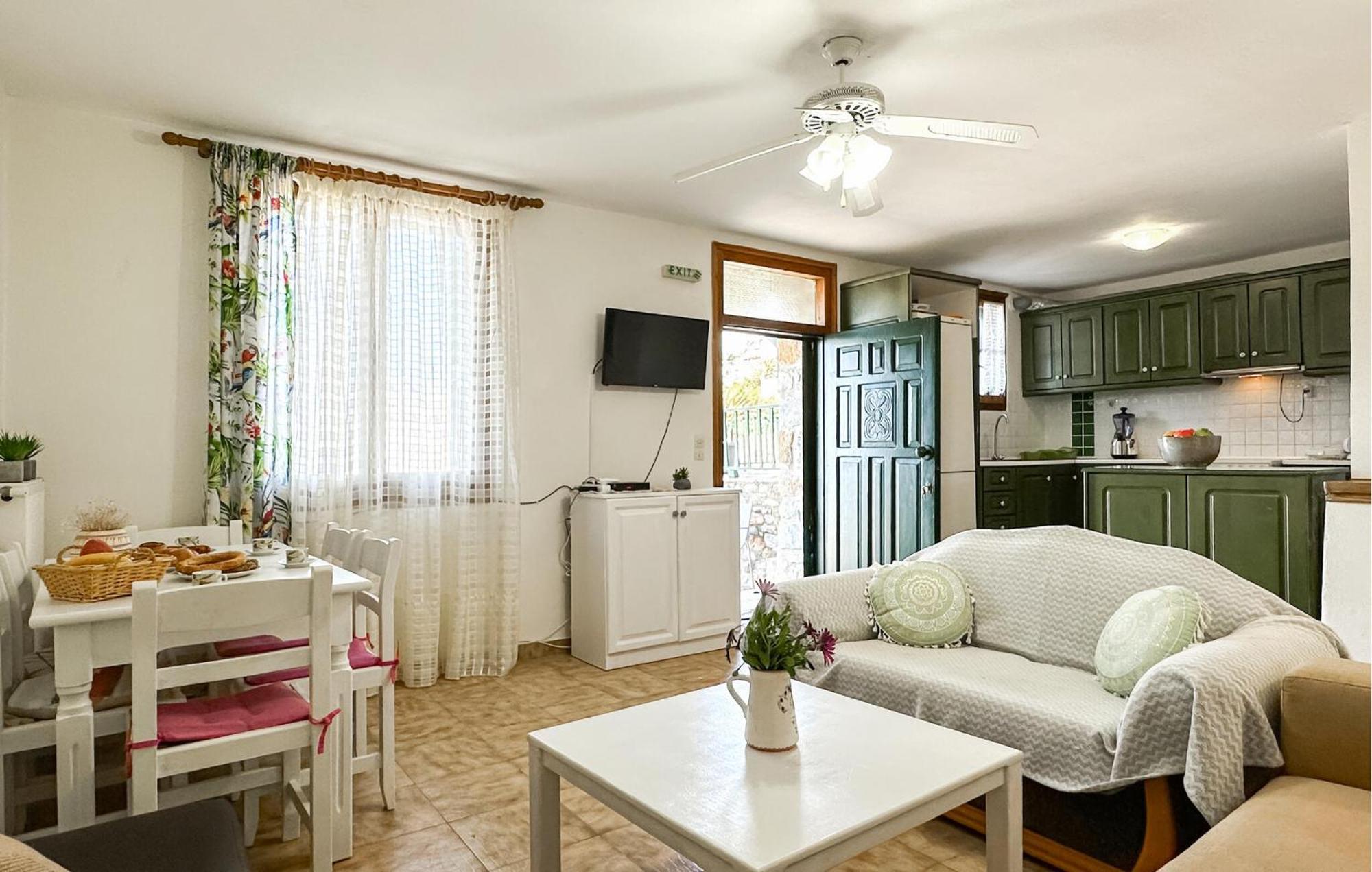 Apartment In Aghios Dimitris-m, With Wifi