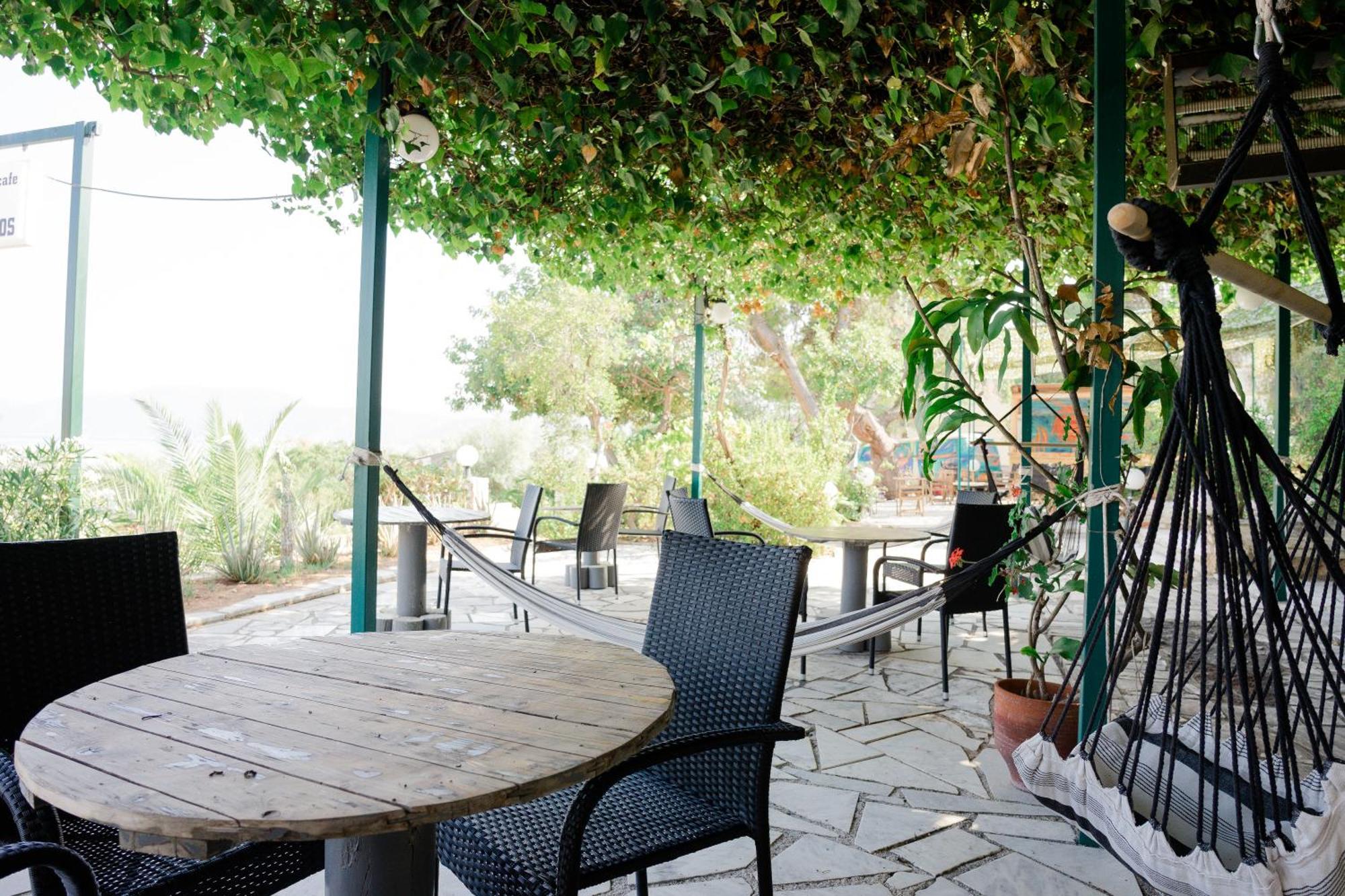 Hotel Korfos - Ξενοδοχείο Κόρφος Renovated