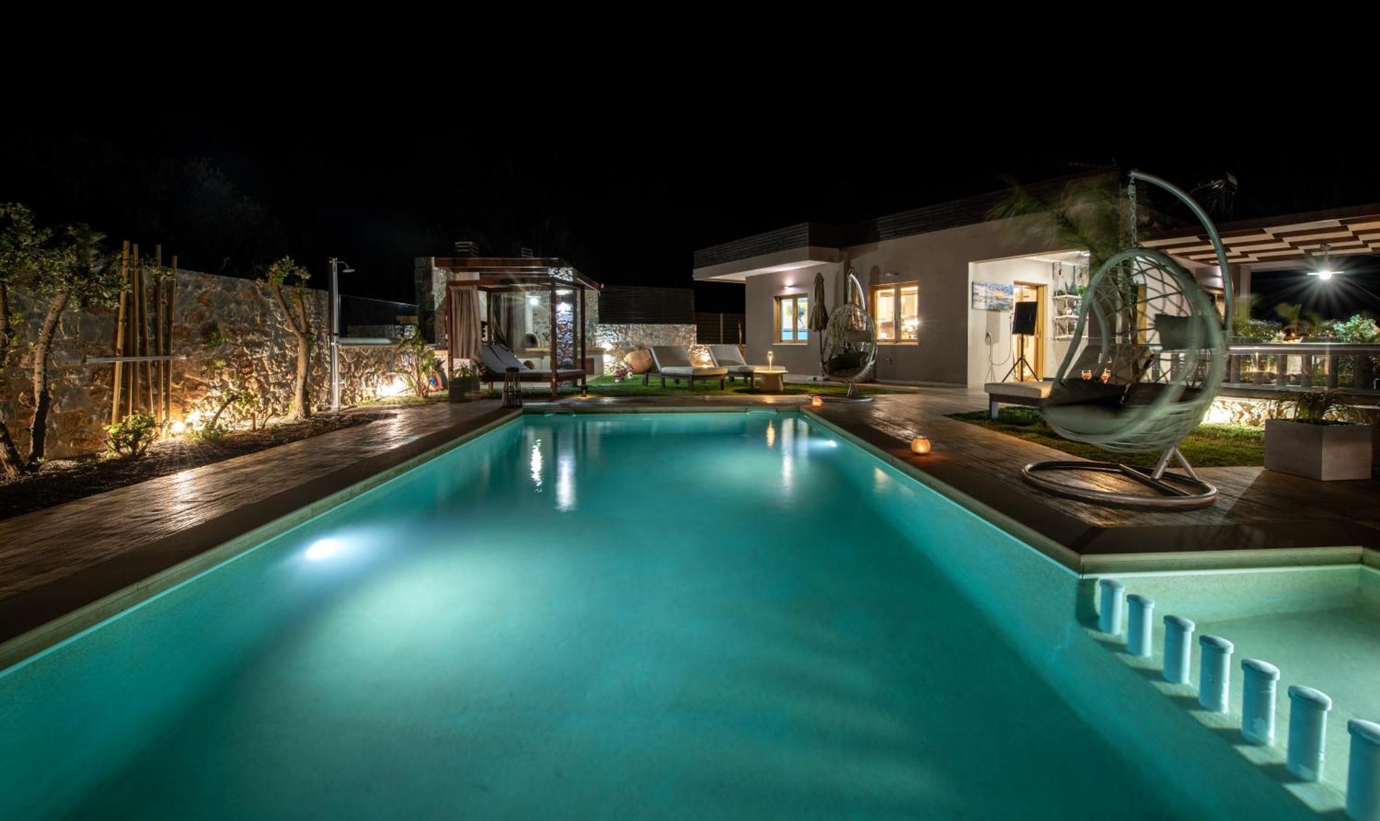 Lady Dafni With Private Heated Pool Villa