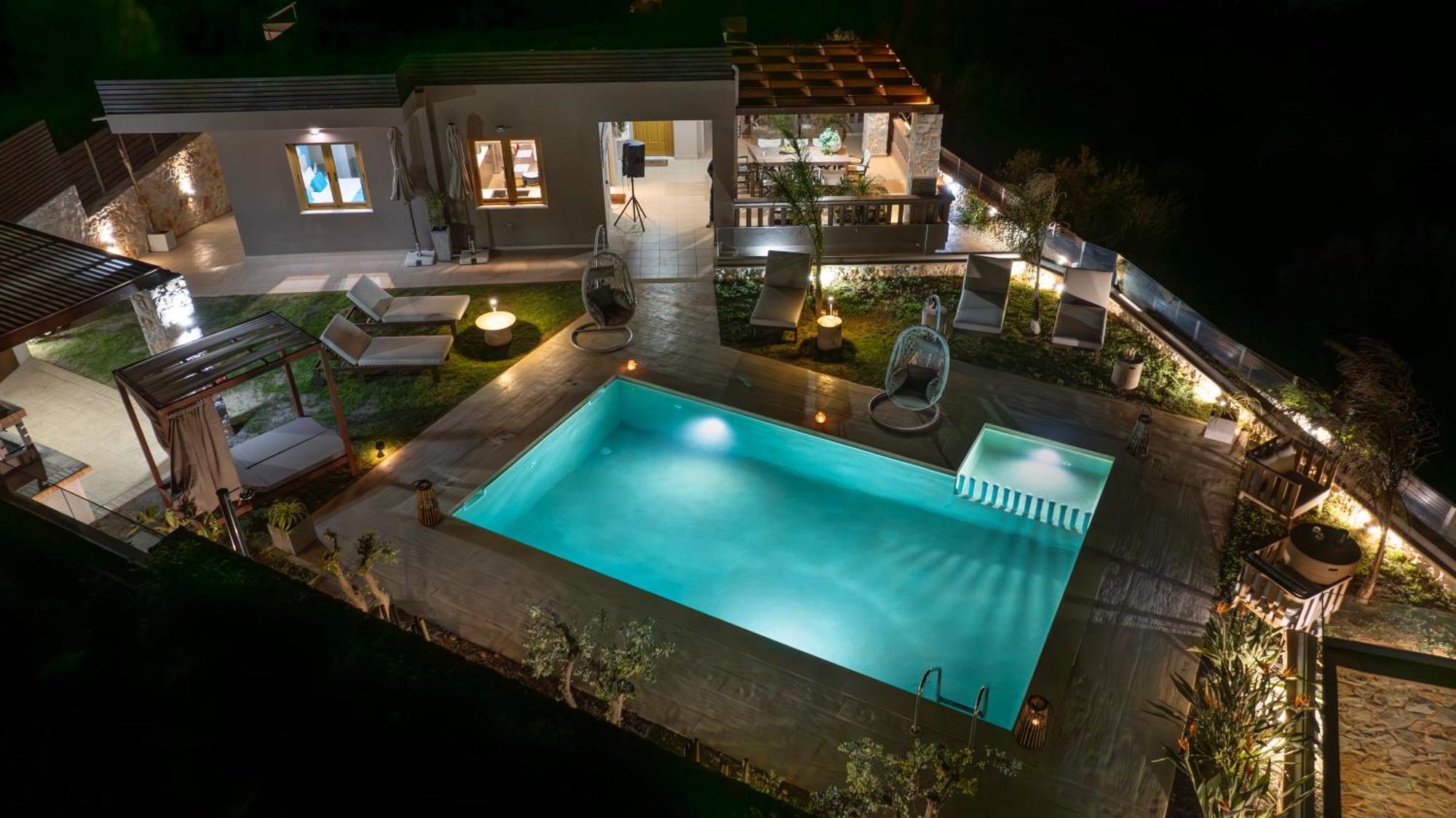 Lady Dafni With Private Heated Pool *