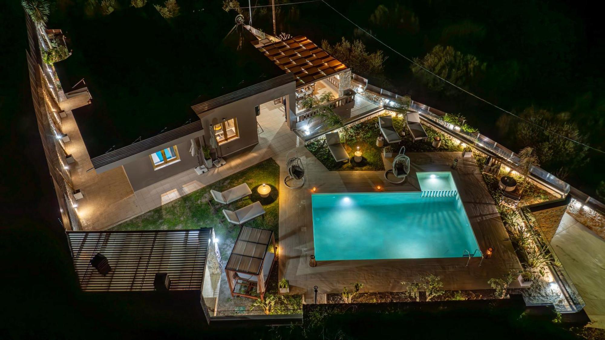 Lady Dafni With Private Heated Pool Villa