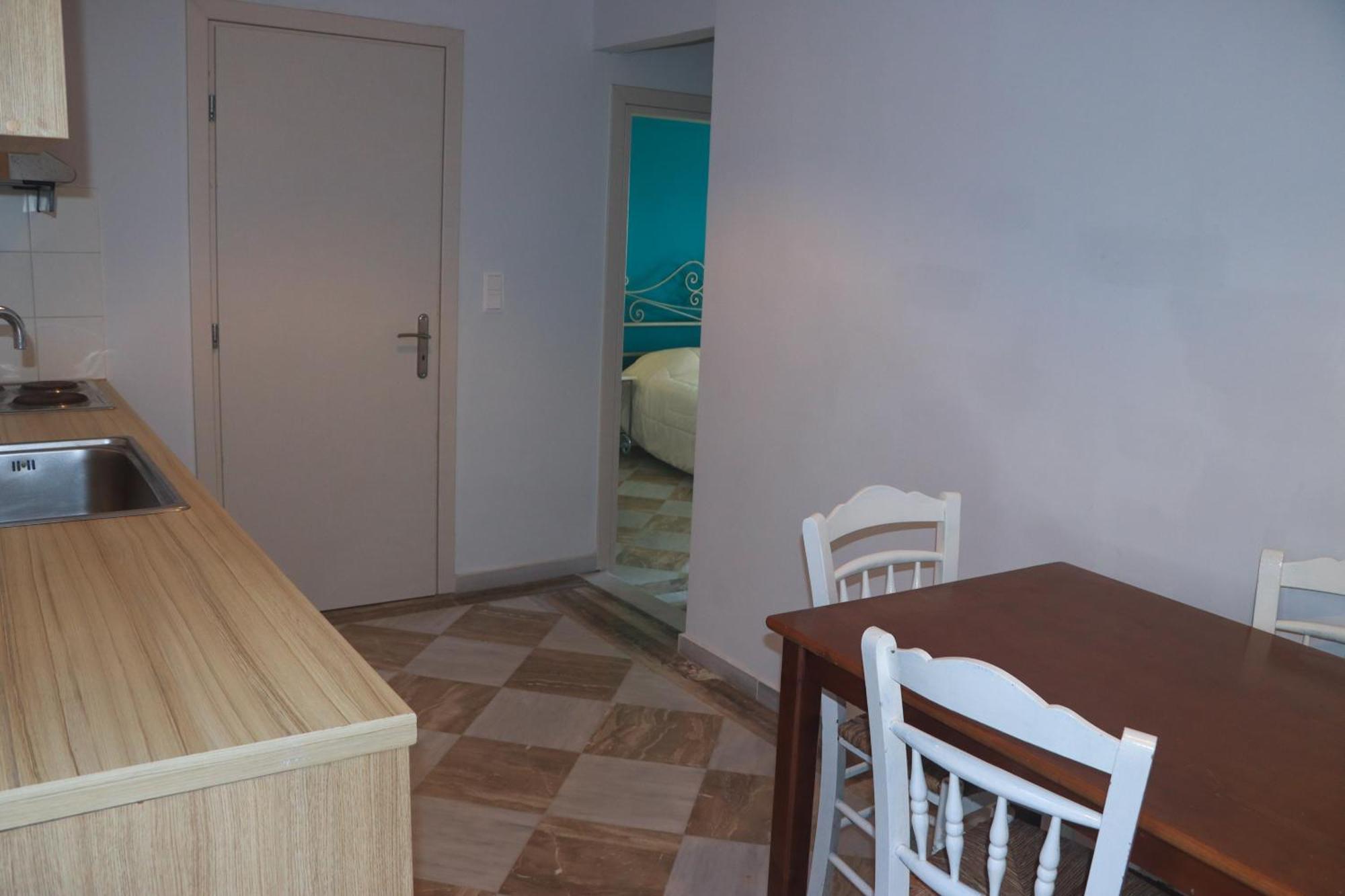 Kouros Hill Aparthotel Xirokastellon