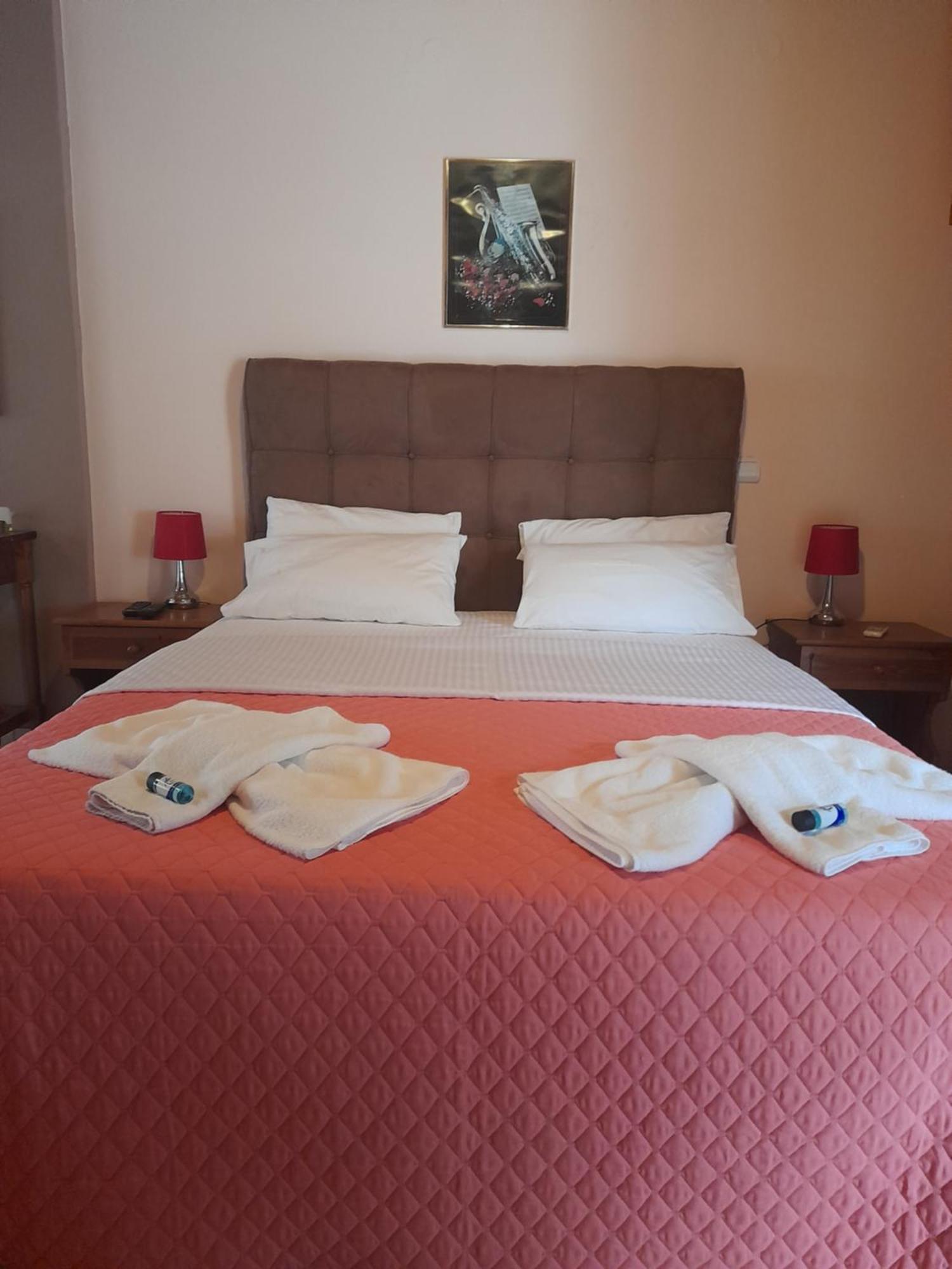 Delfini Aparthotel Akhladheri
