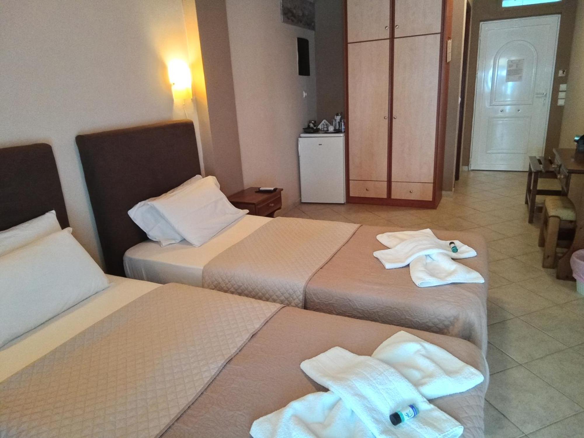 Aparthotel Delfini Akhladheri