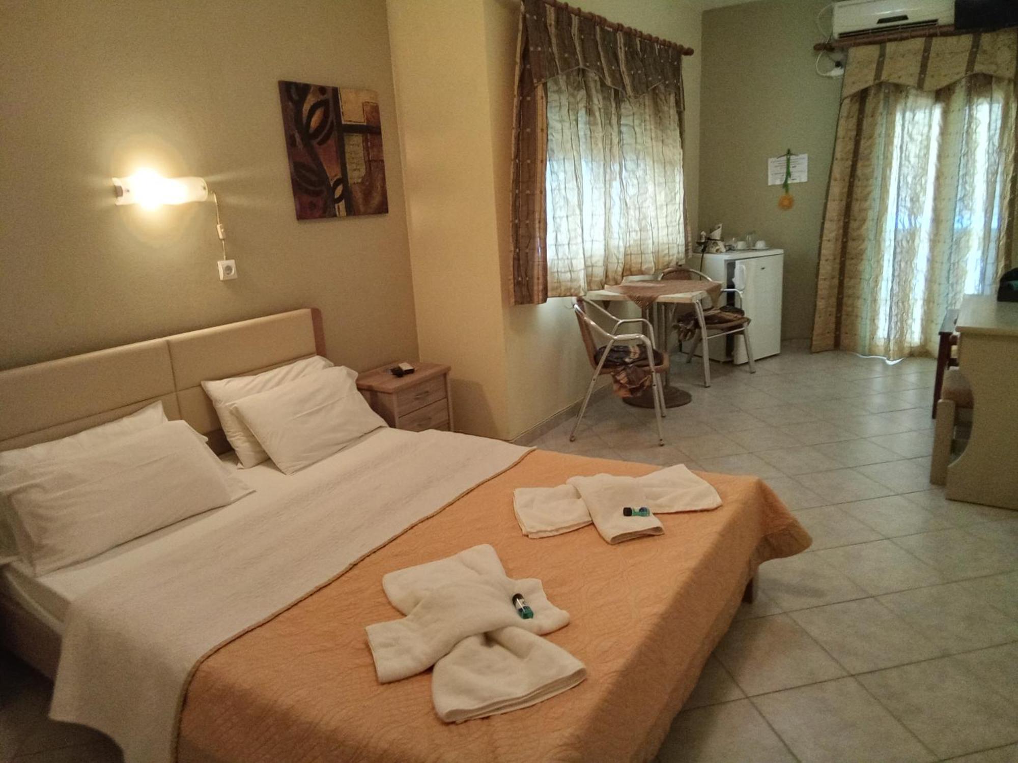 Aparthotel Delfini Akhladheri