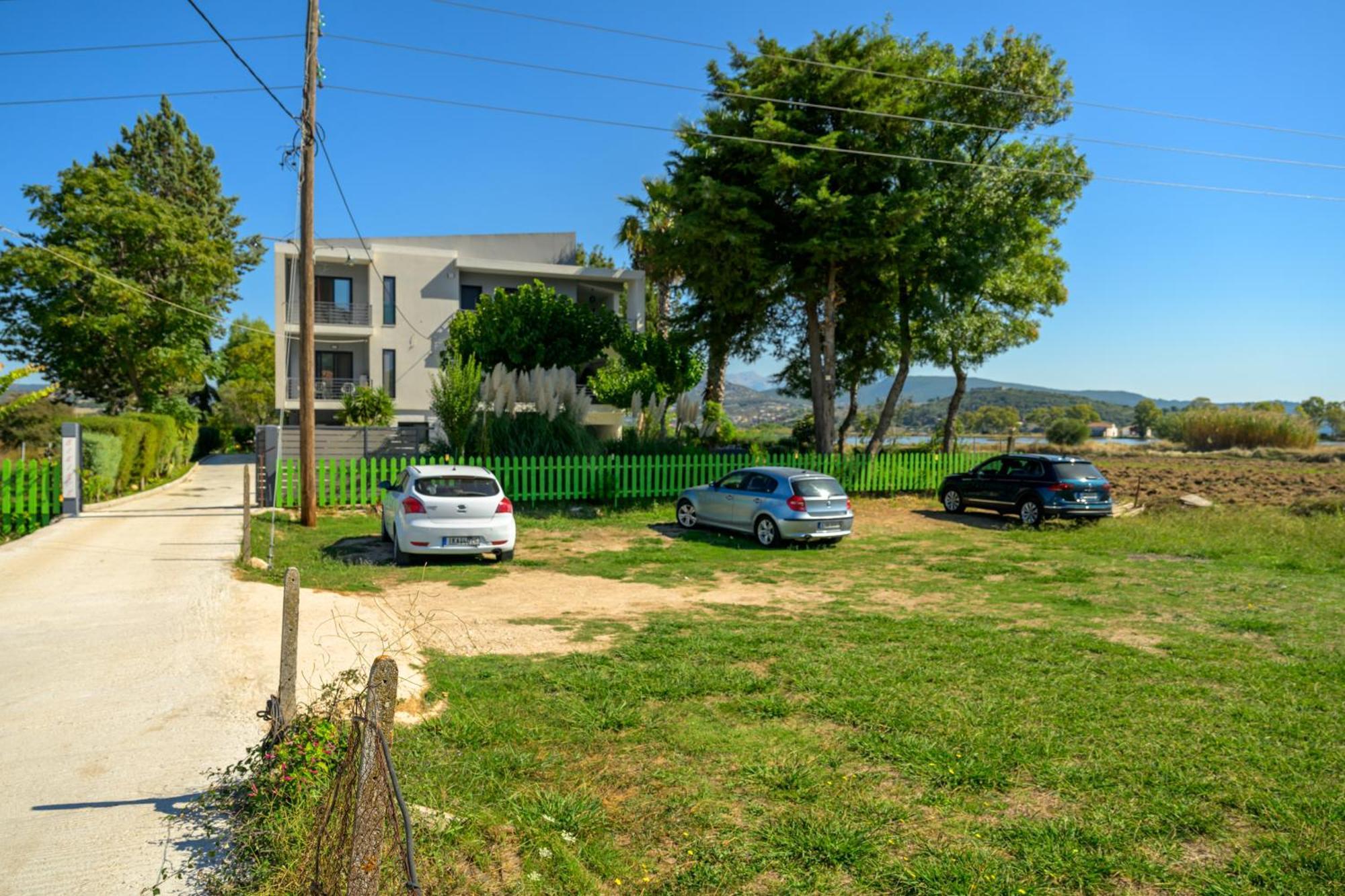 Bikini Apartment Kariotai