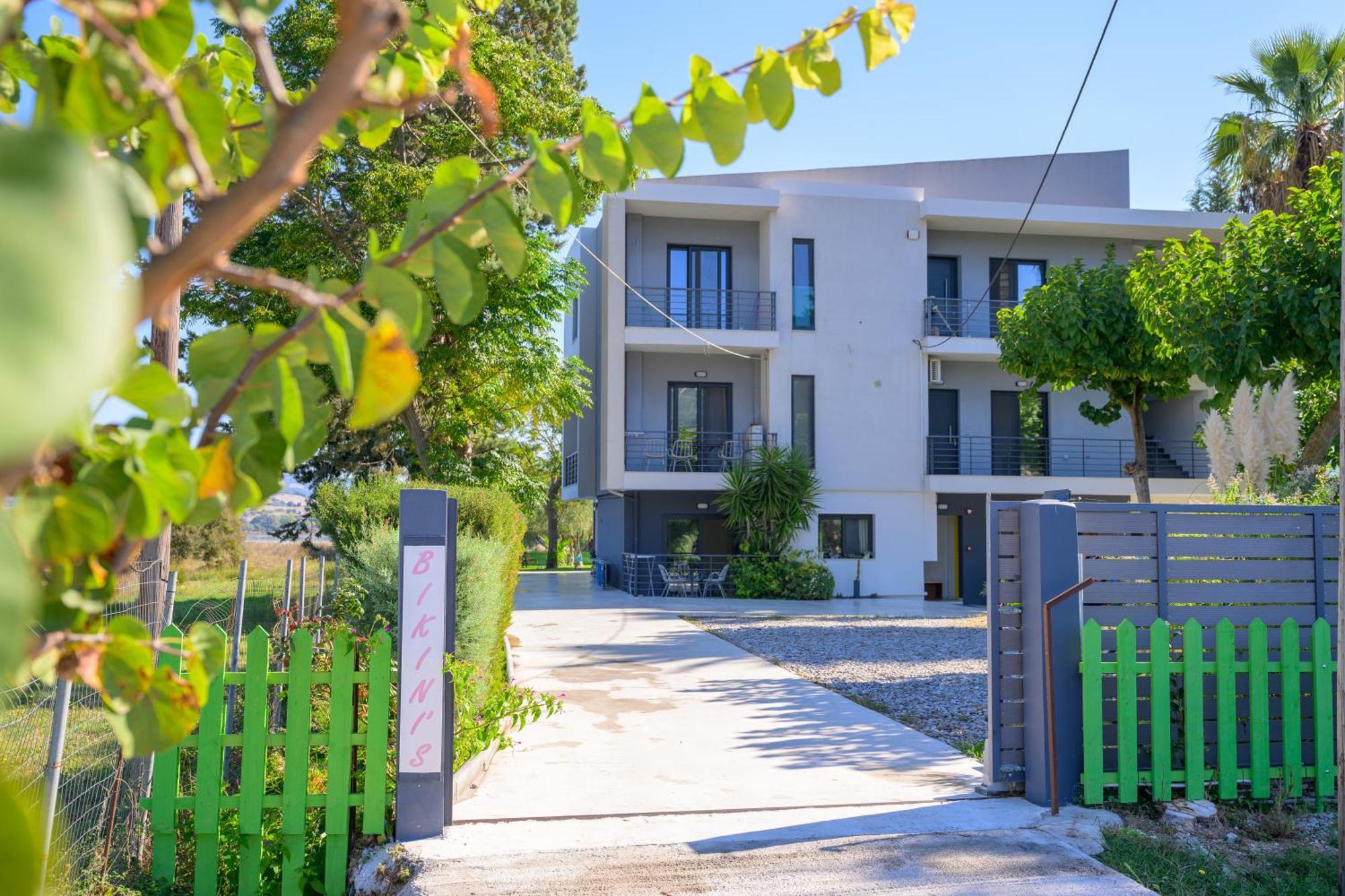 Bikini Apartment Kariotai