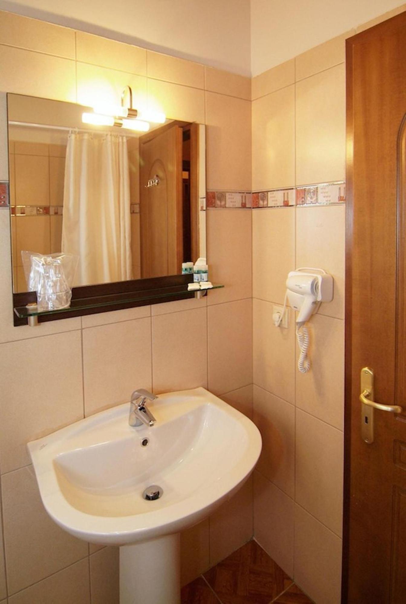 Hotel Varonos 3*