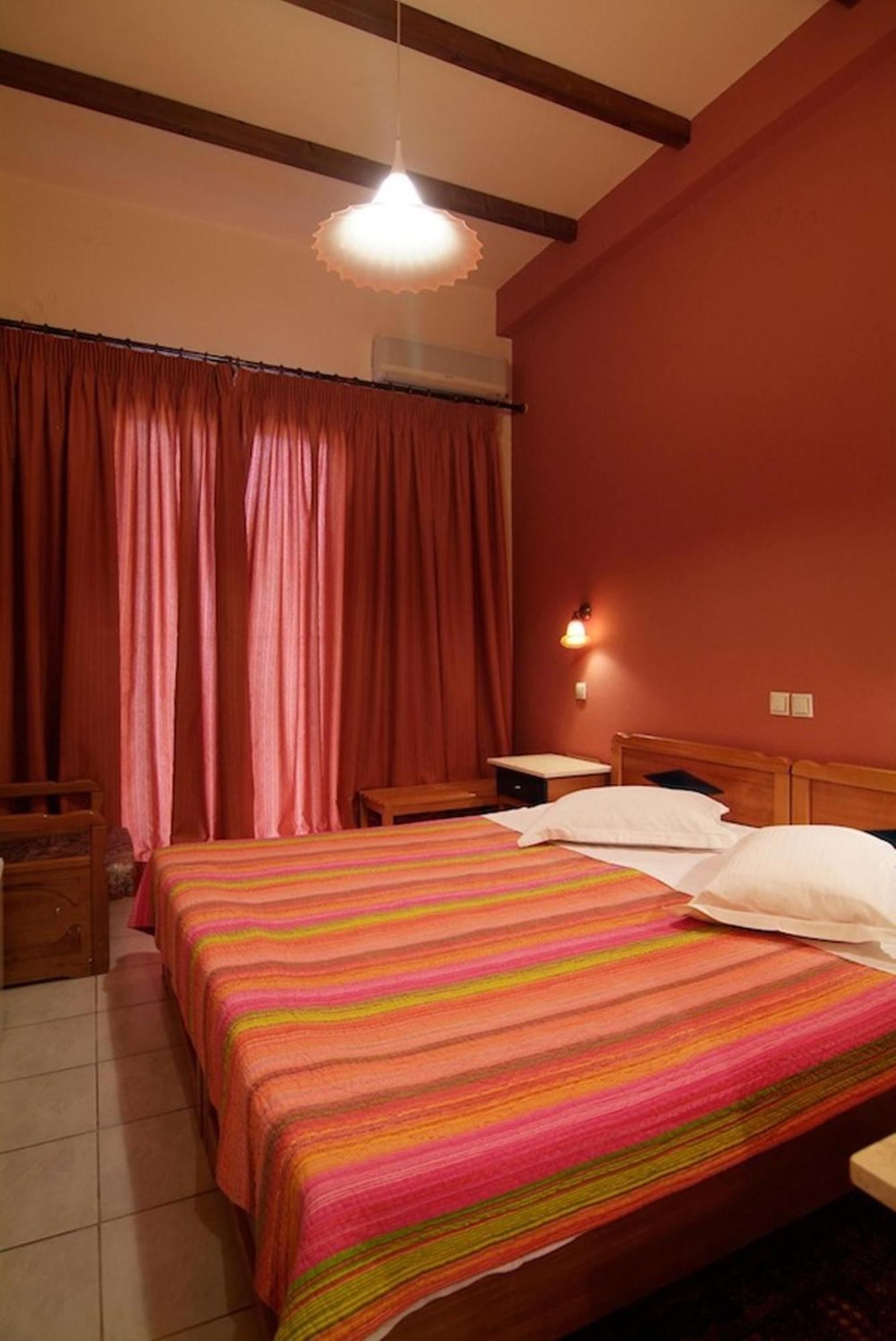 Hotel Varonos