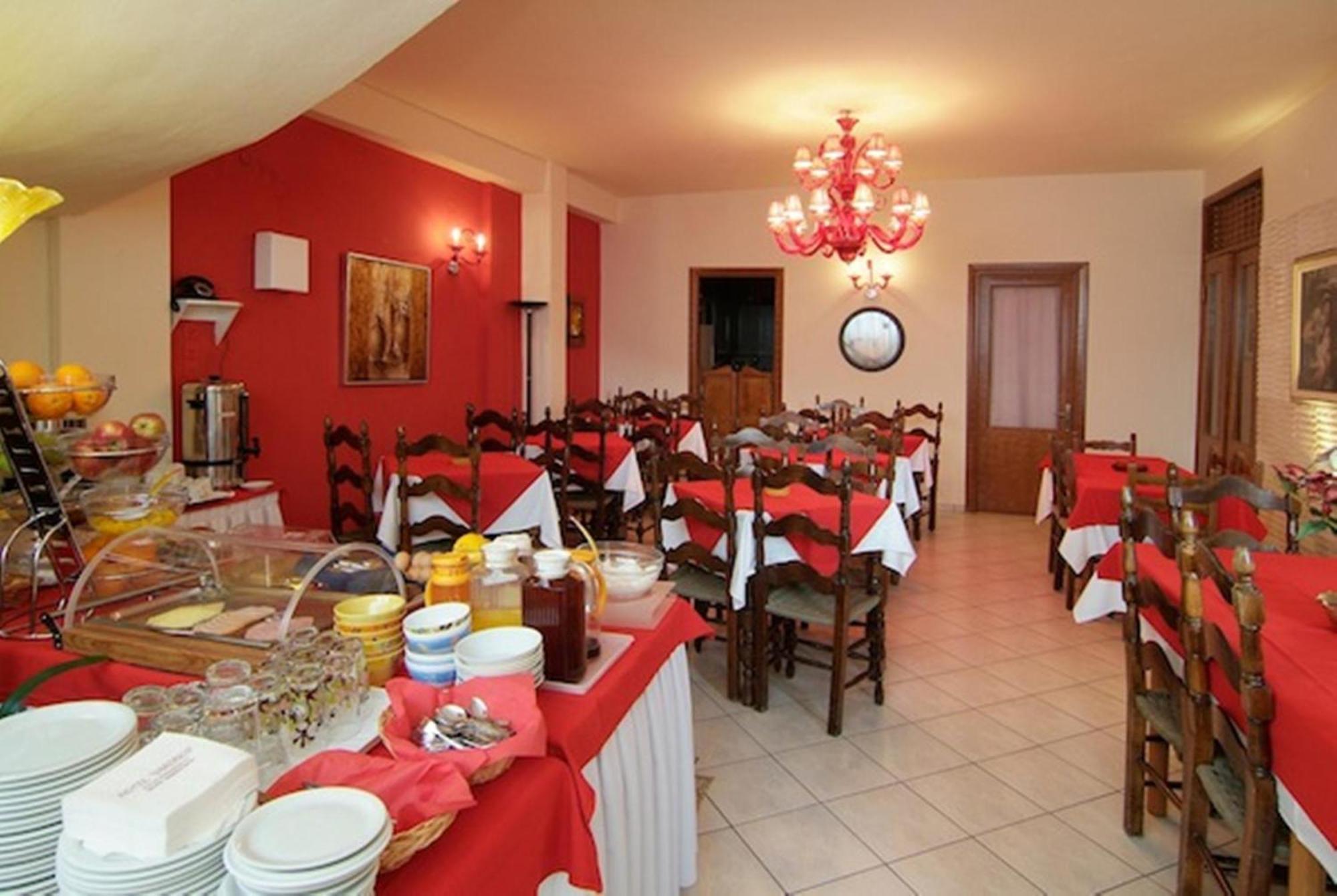 Hotel Varonos