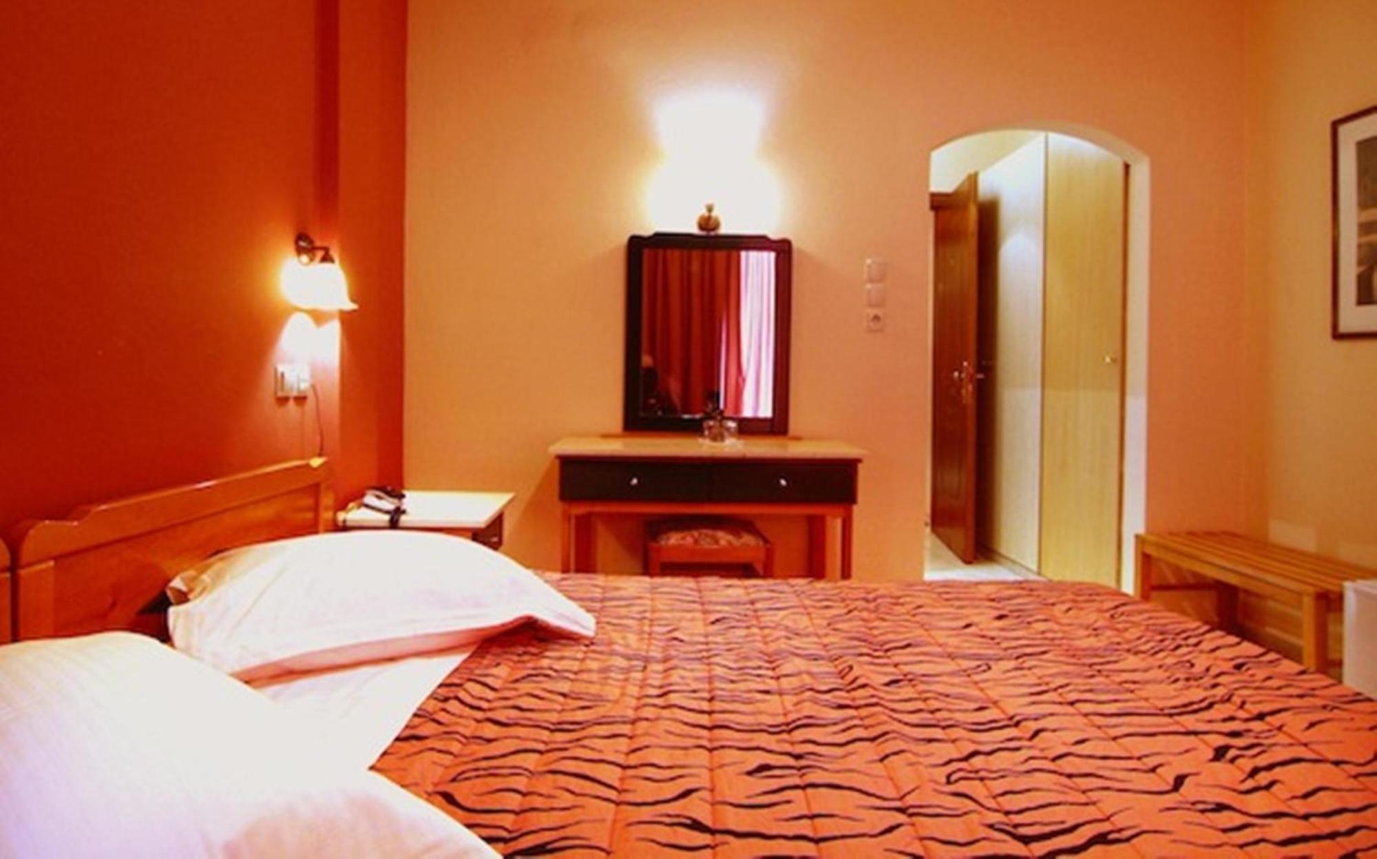 Hotel Varonos