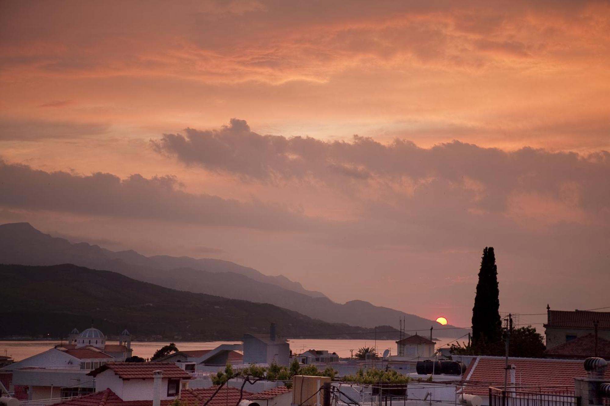 Virginia Samos Town
