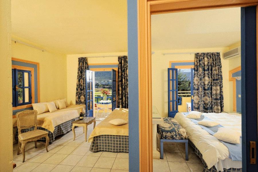 Aparthotel Parthenis &