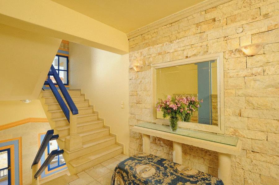 Aparthotel Parthenis & 3*