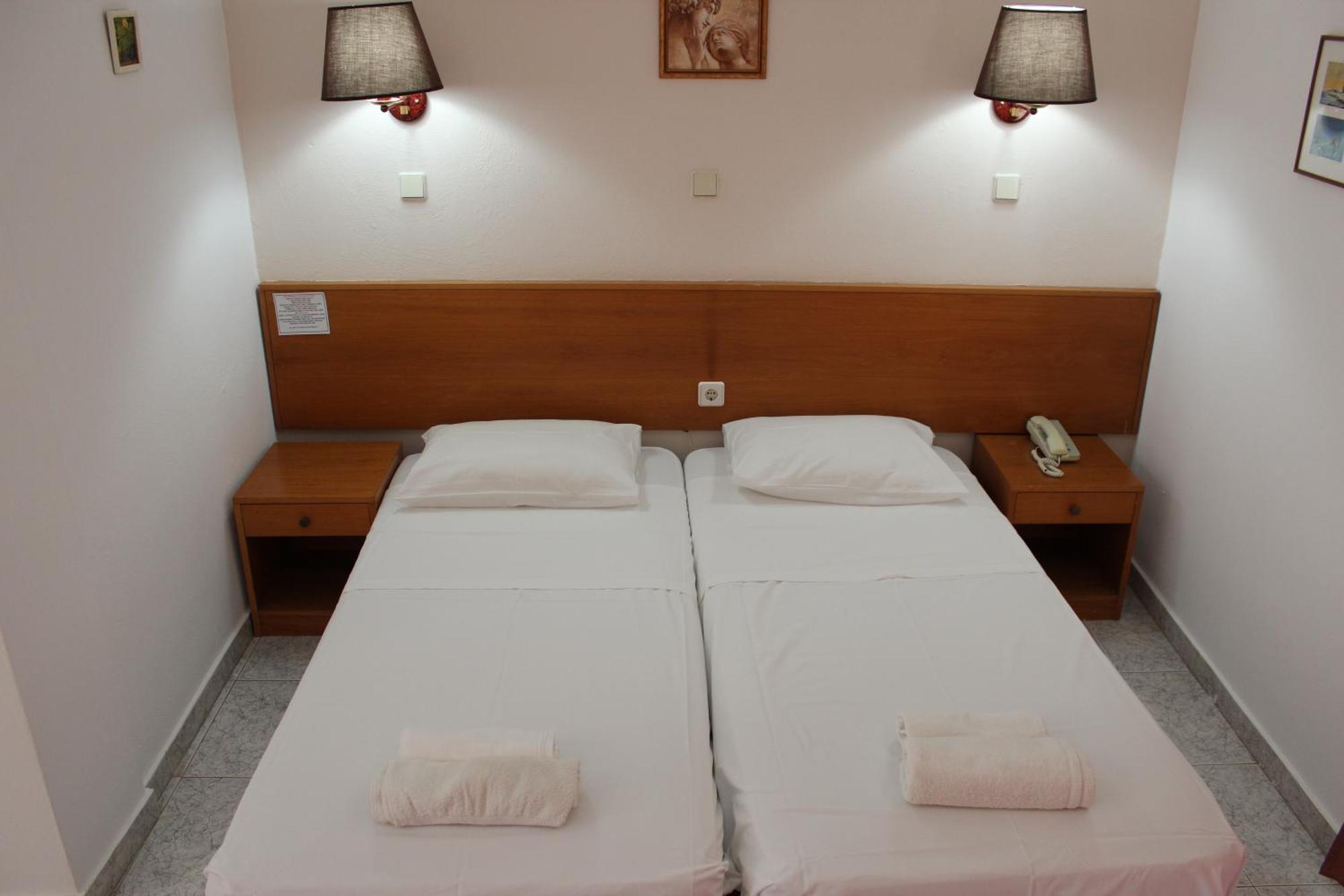 Aparthotel Elarin & 3*