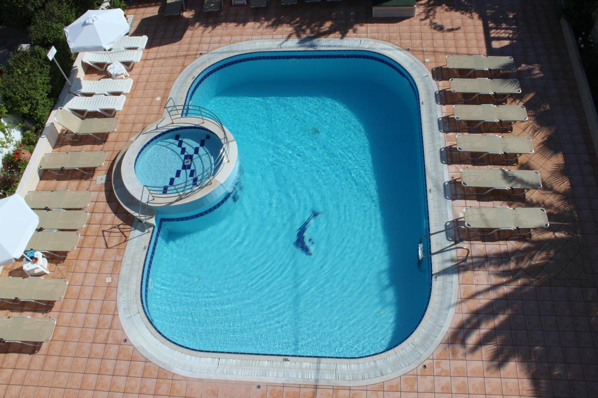 Aparthotel Elarin &