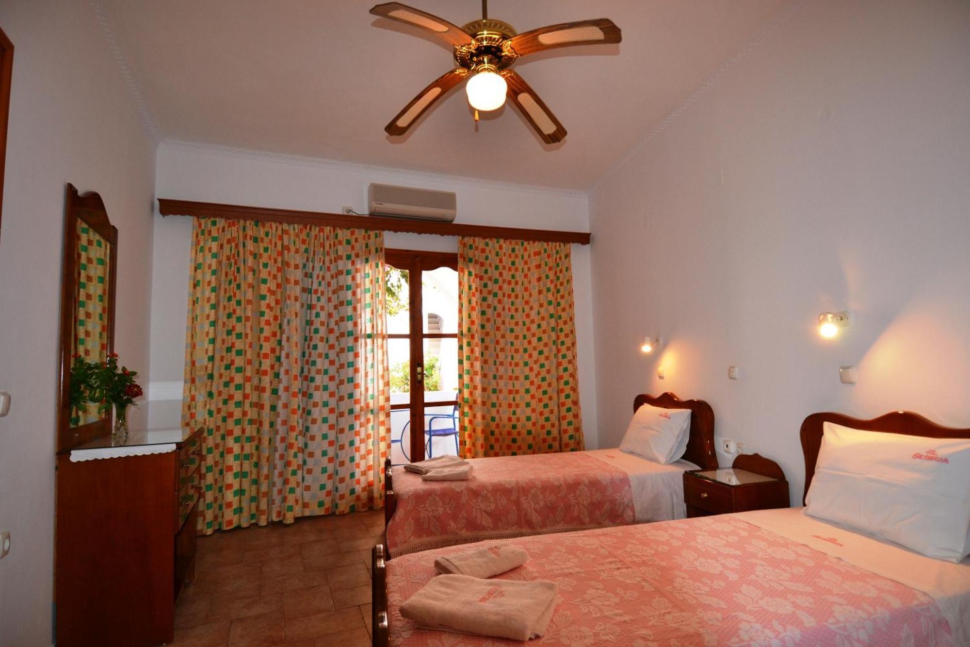 Hotel Georgia Perissa (Santorini)