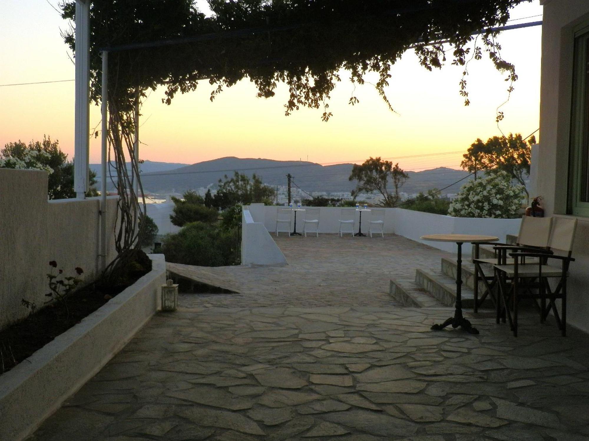 Aparthotel Parasporos Village