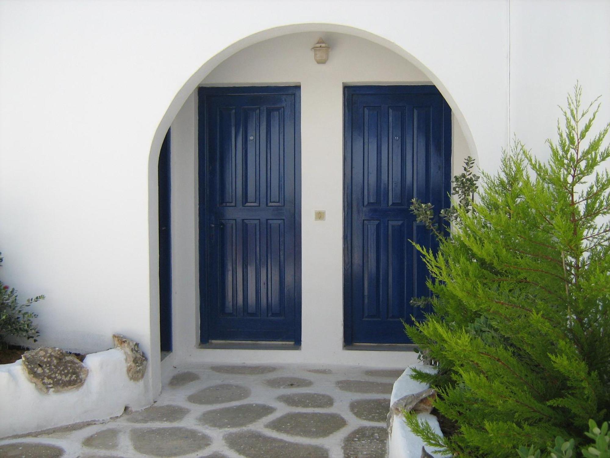 Nicos Studios & Apartments