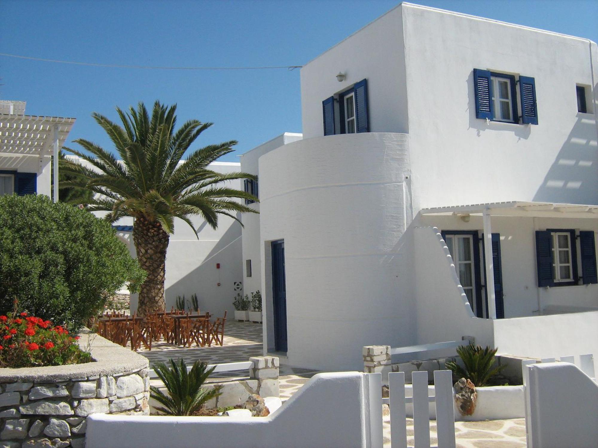 Nicos Studios & Apartments