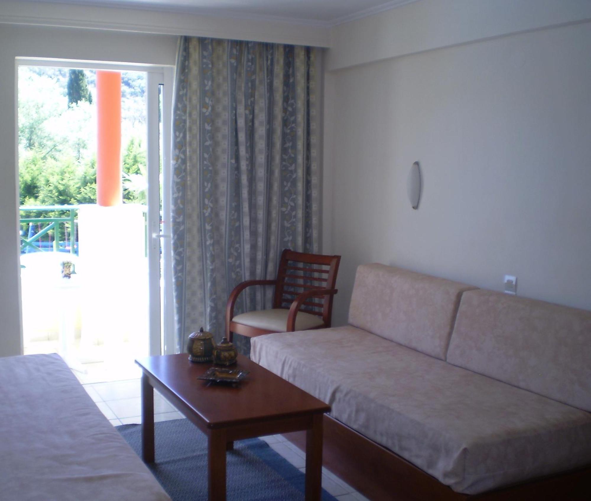 Aparthotel Damia Apts