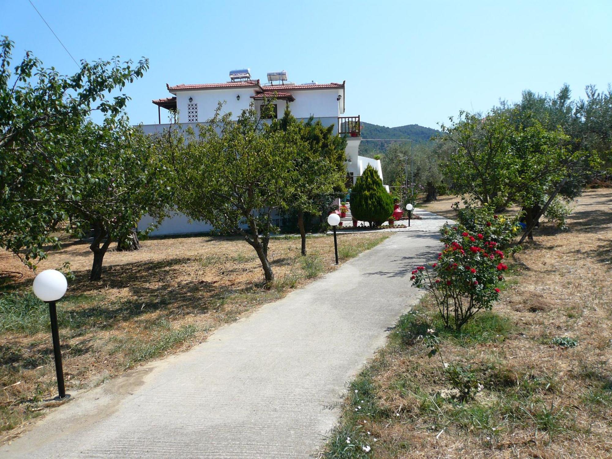 Guest house Liossis & *