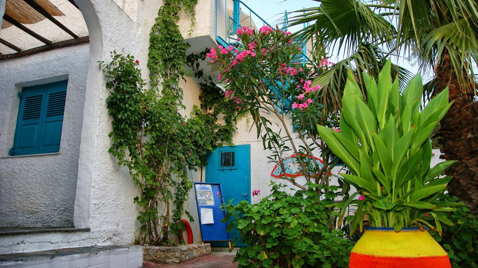 Apartment Manos Studios & Apartments