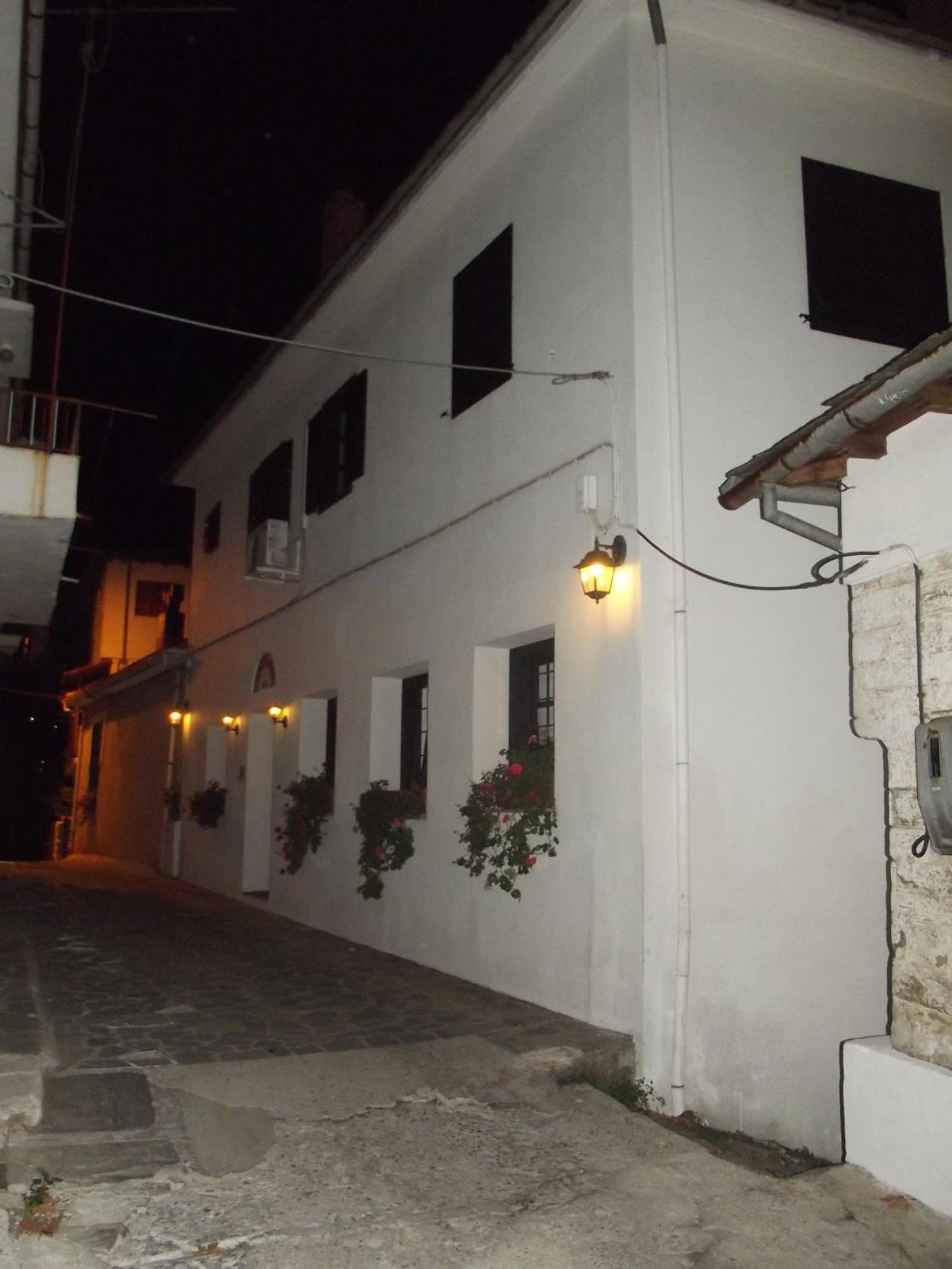 Apartment Vera's Traditional House *