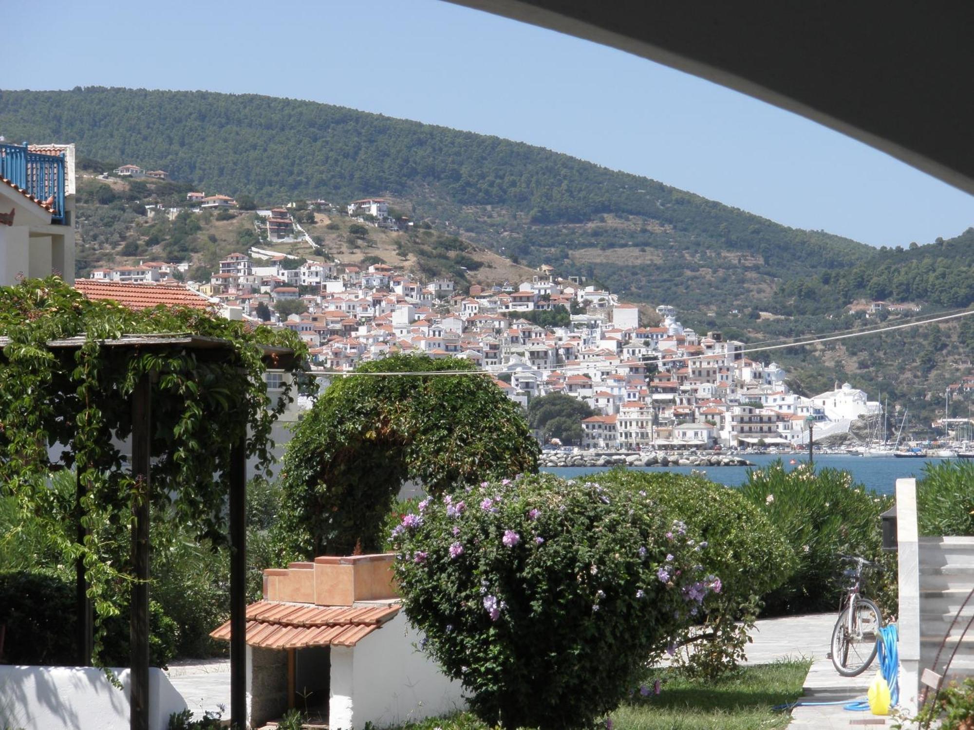 Aparthotel Elpiniki 2*