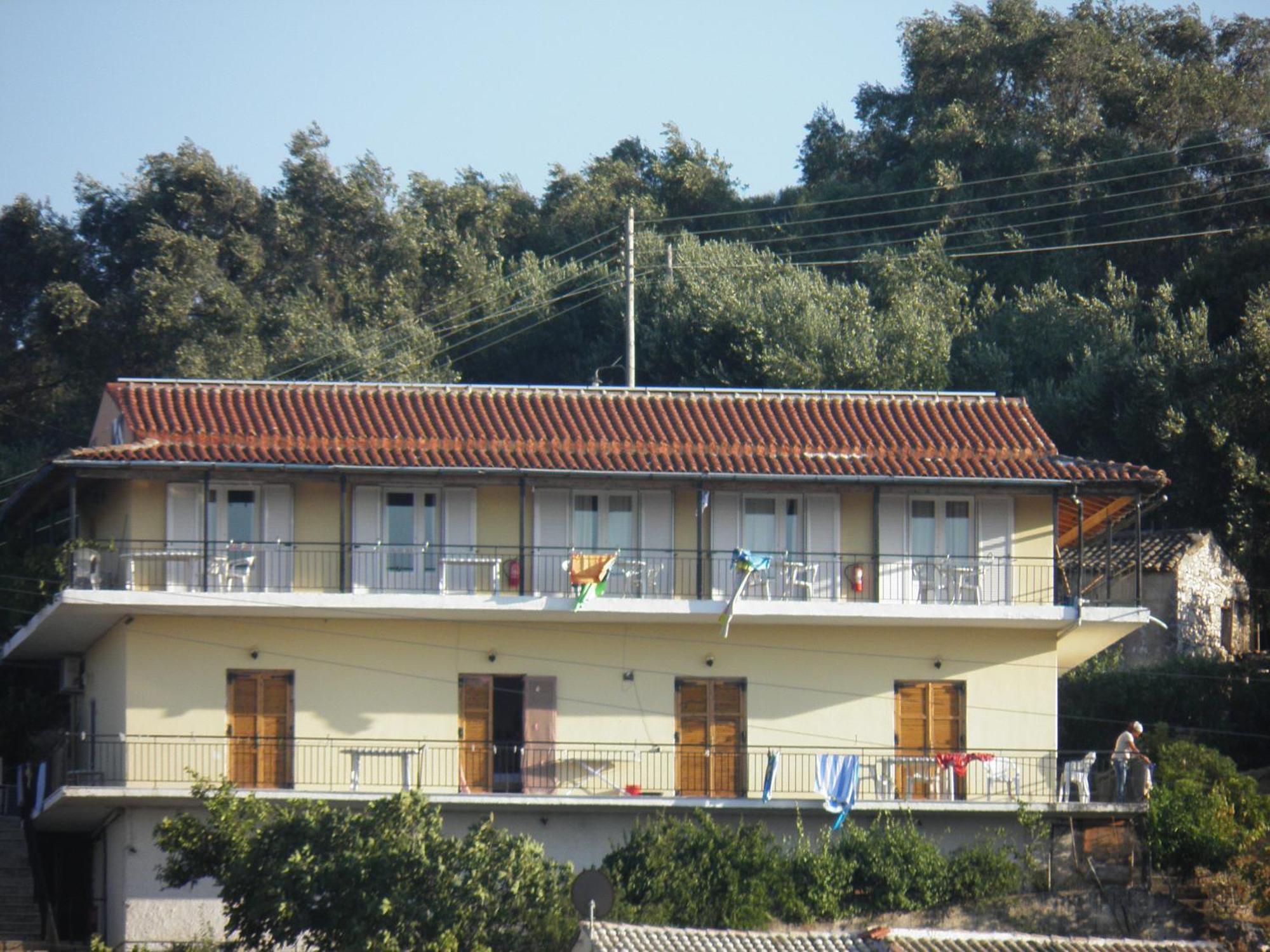 Apartment Fatiras Studios *