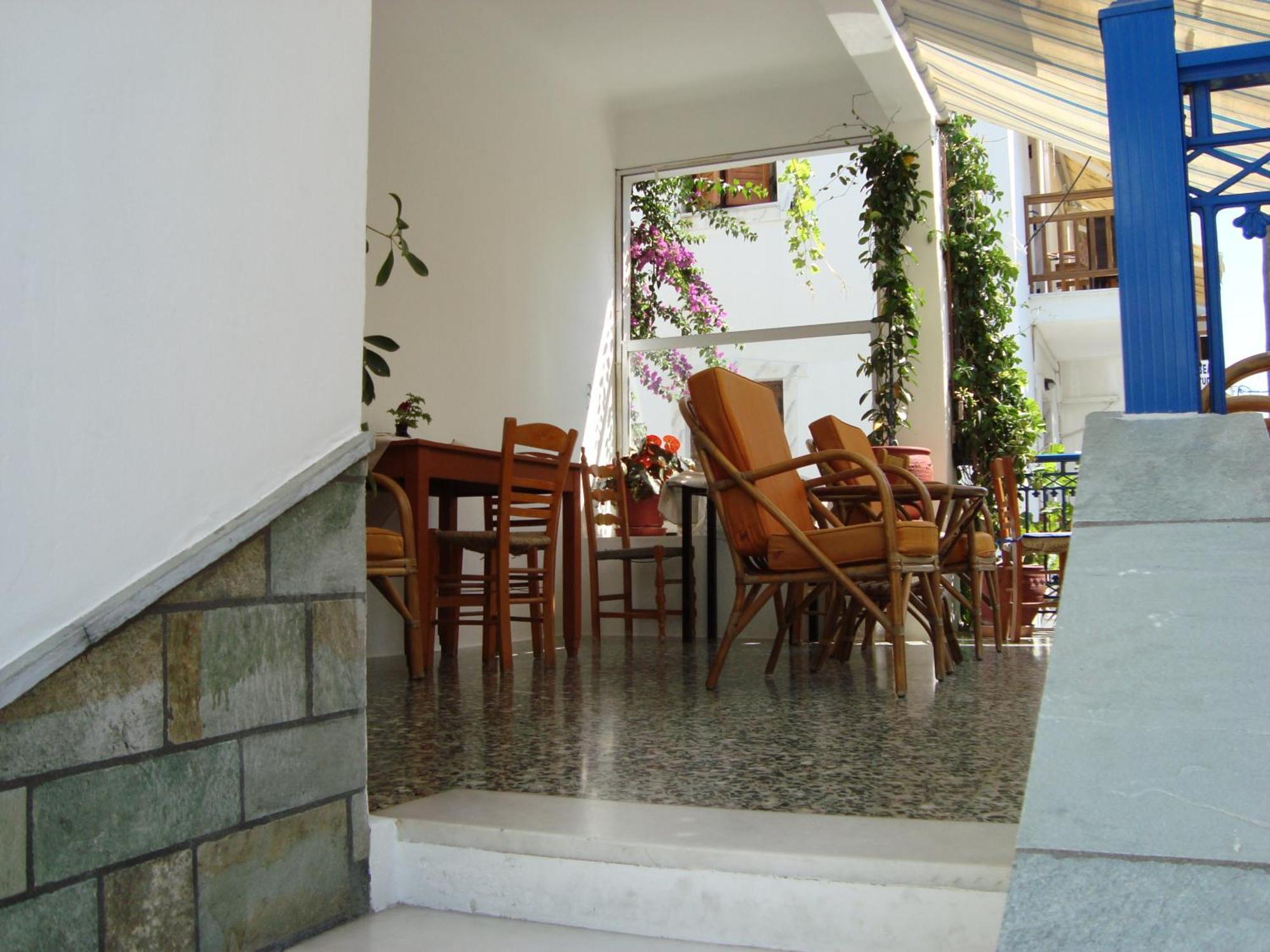 Hotel Vakhos *