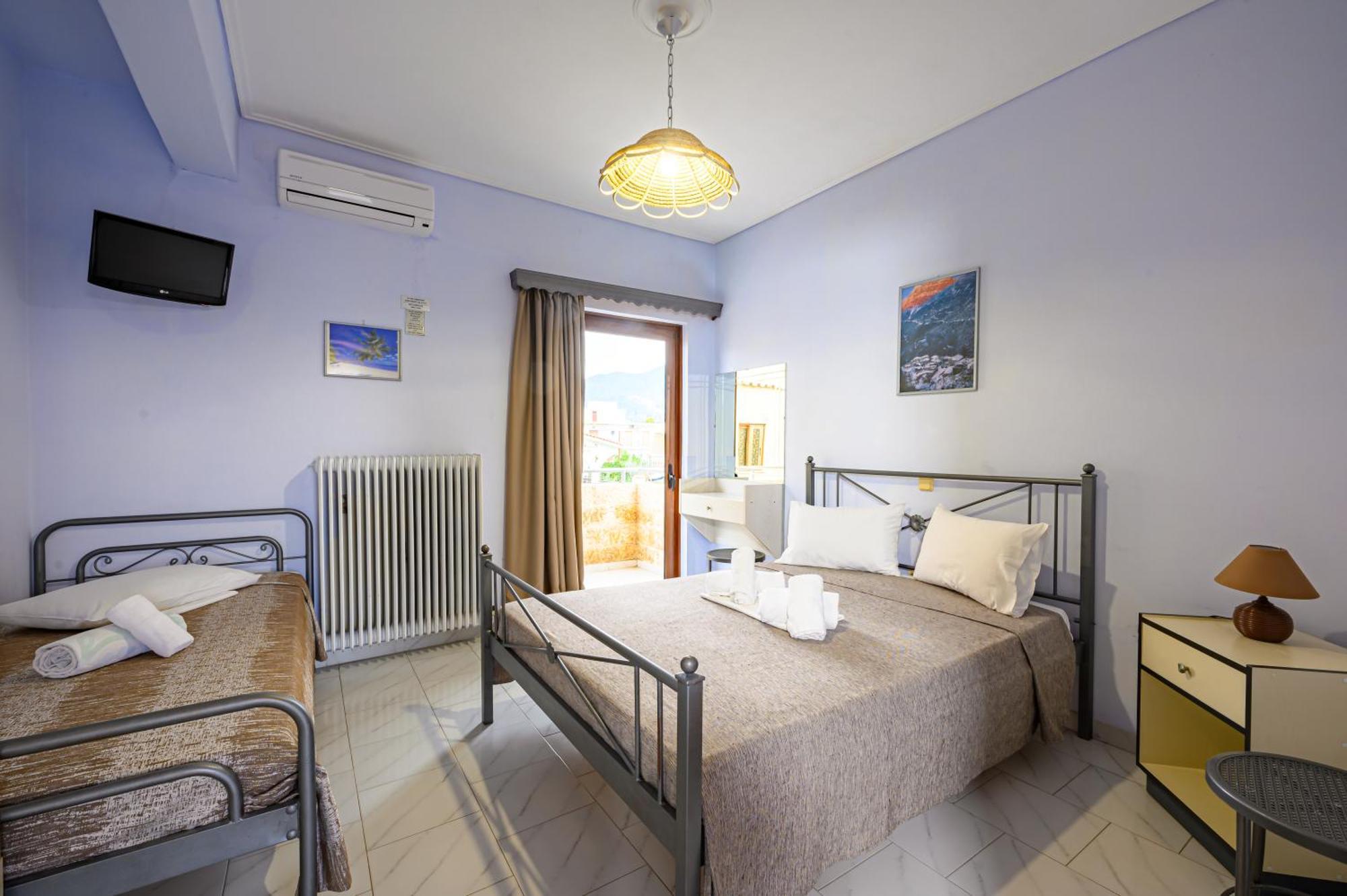 Aparthotel Iliahtida Rovies