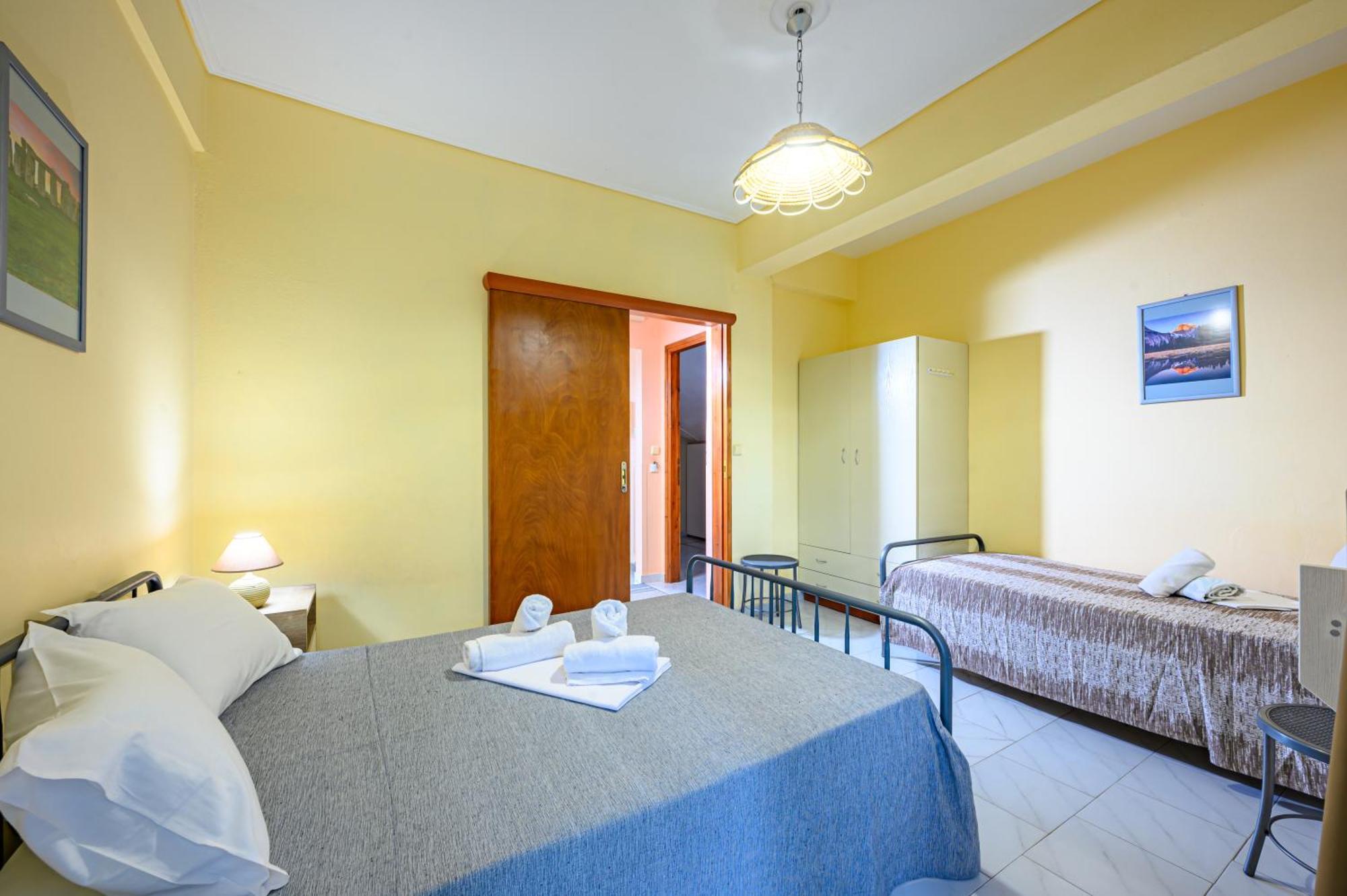 Aparthotel Iliahtida Rovies