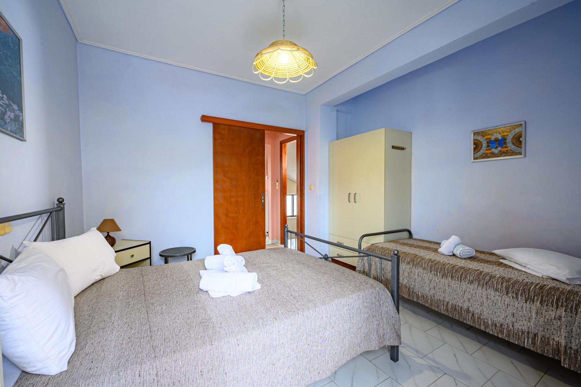 Aparthotel Iliahtida Rovies
