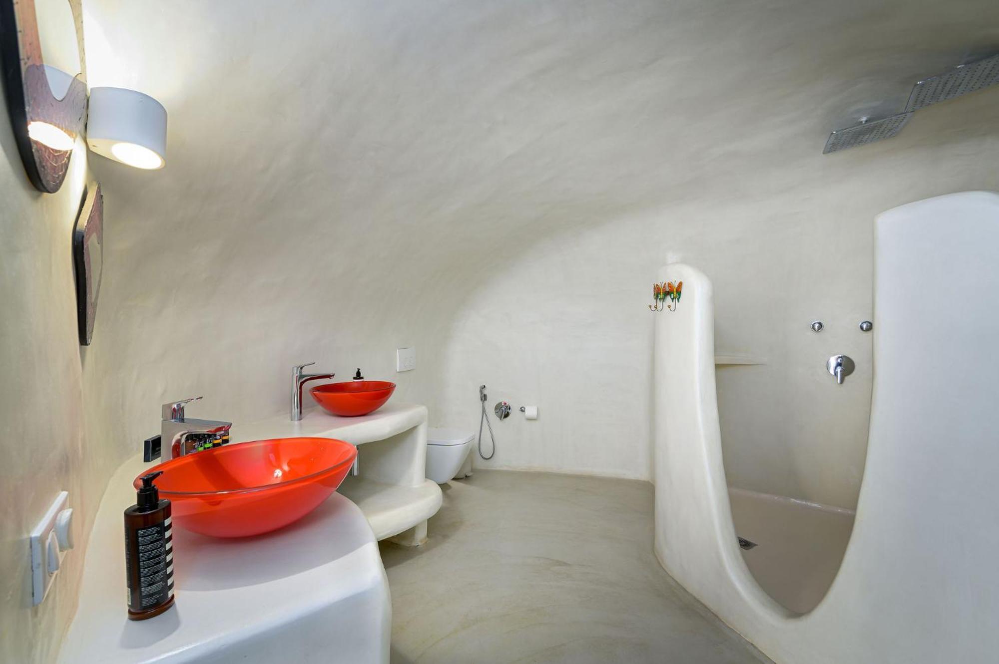 Villa Trieris & Fira (Santorini)