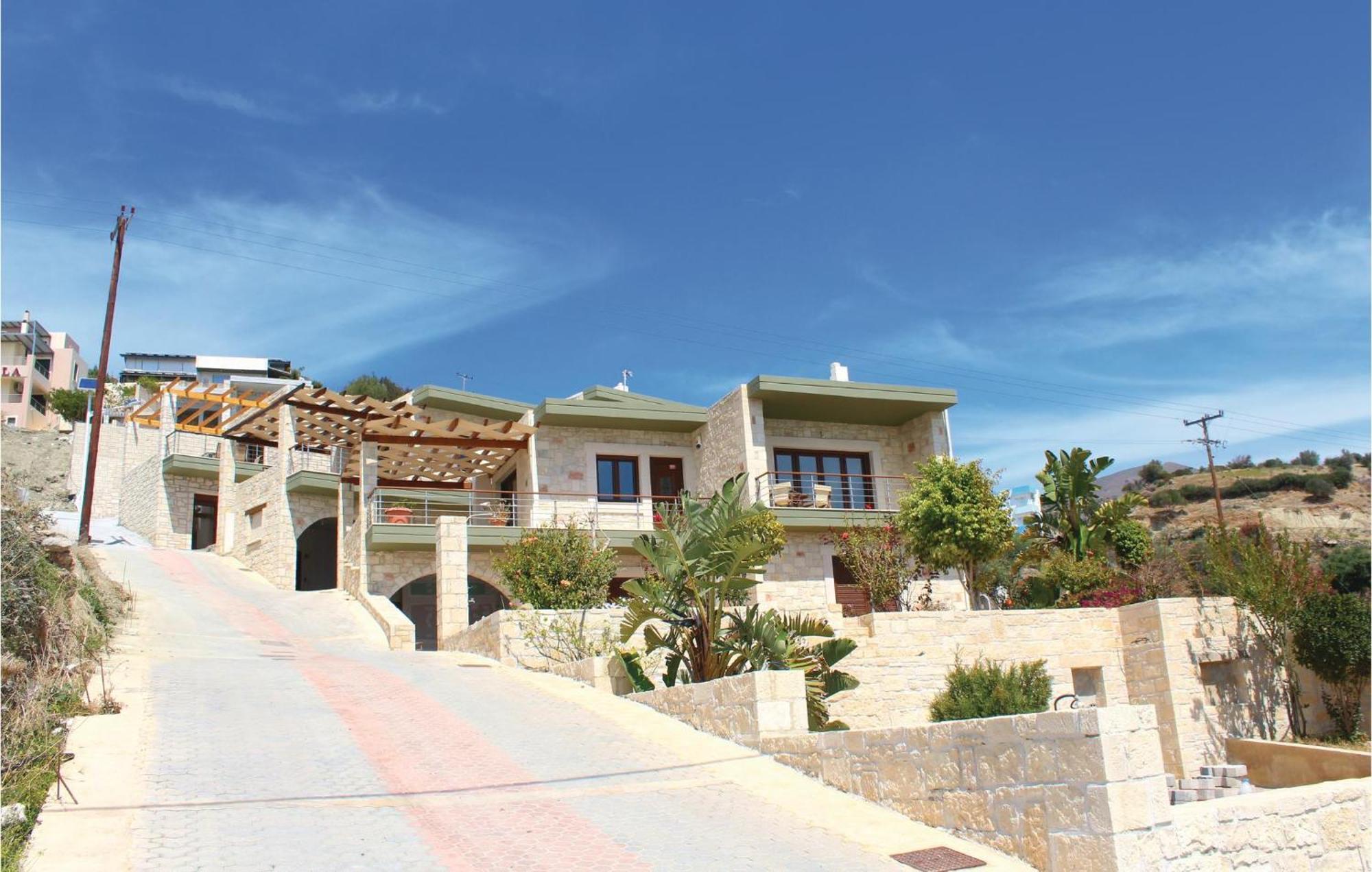 Holiday home Petrina Kastri 3