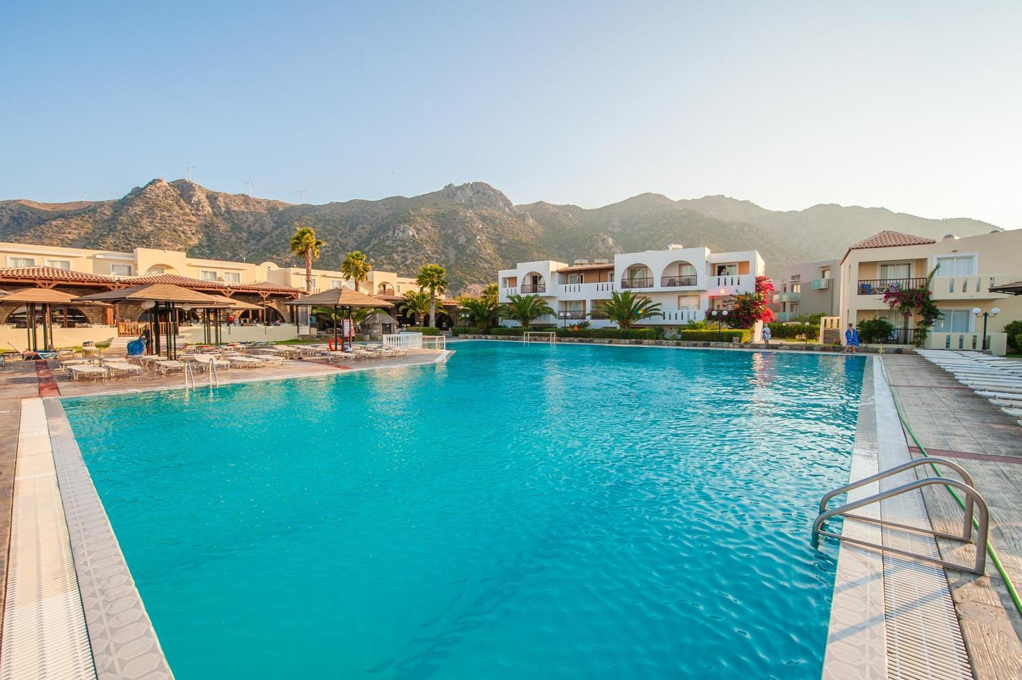 Hotel Akti Club