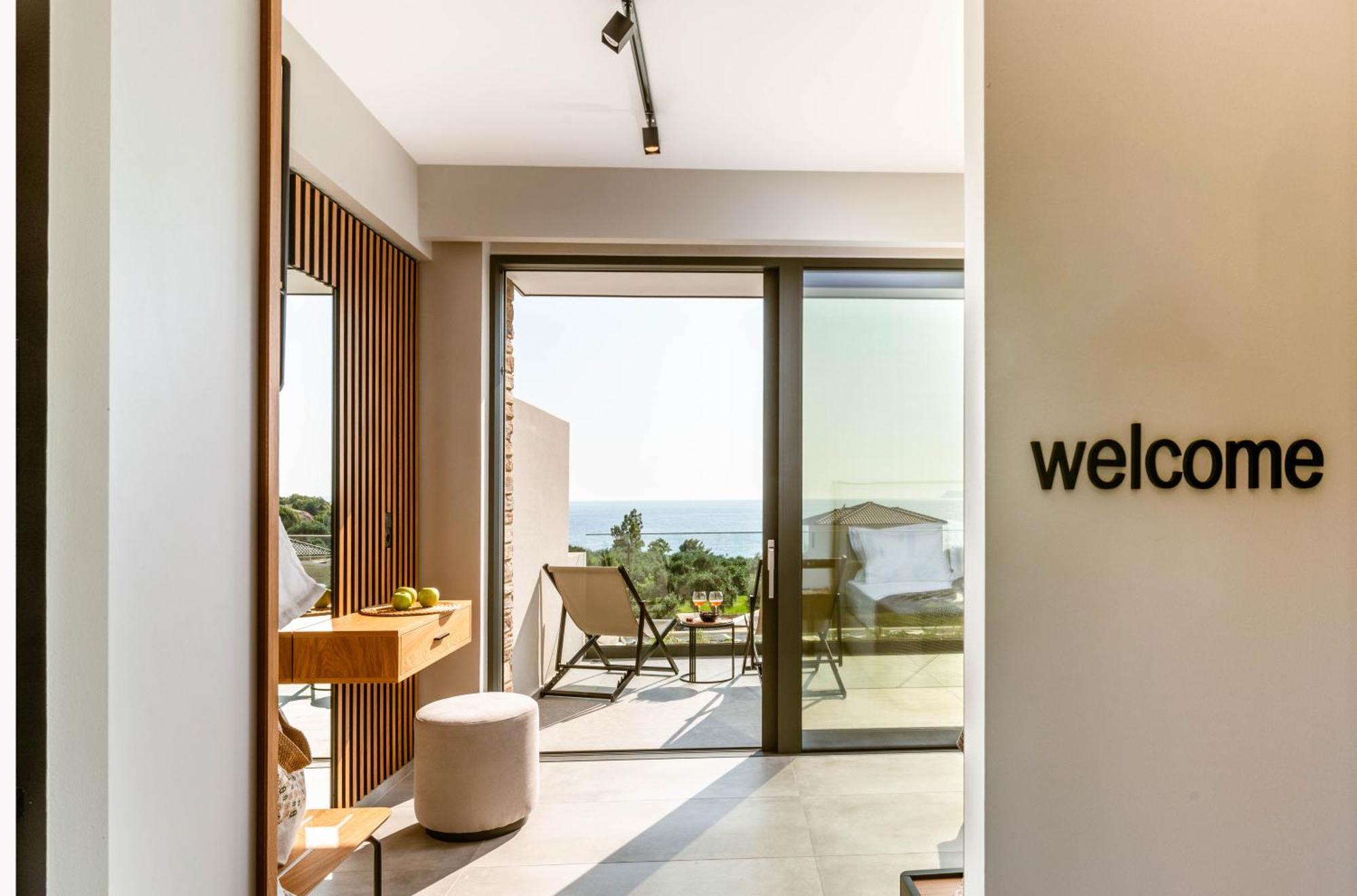 Aparthotel The View Sofas Coastal Retreat