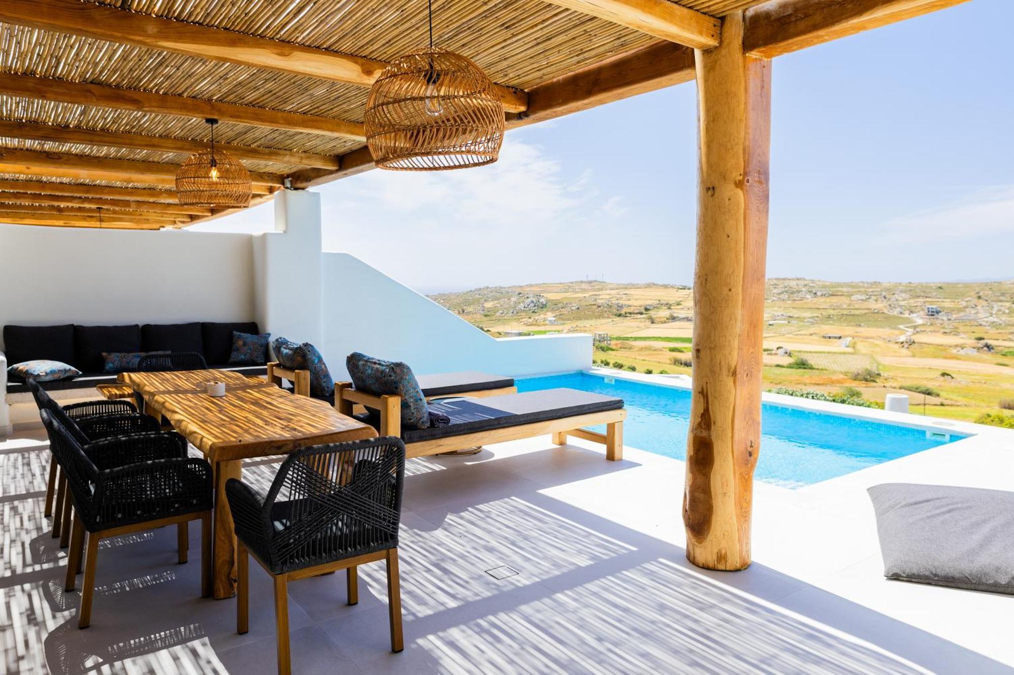 La Grande Vue-private Hilltop With Private Pools
