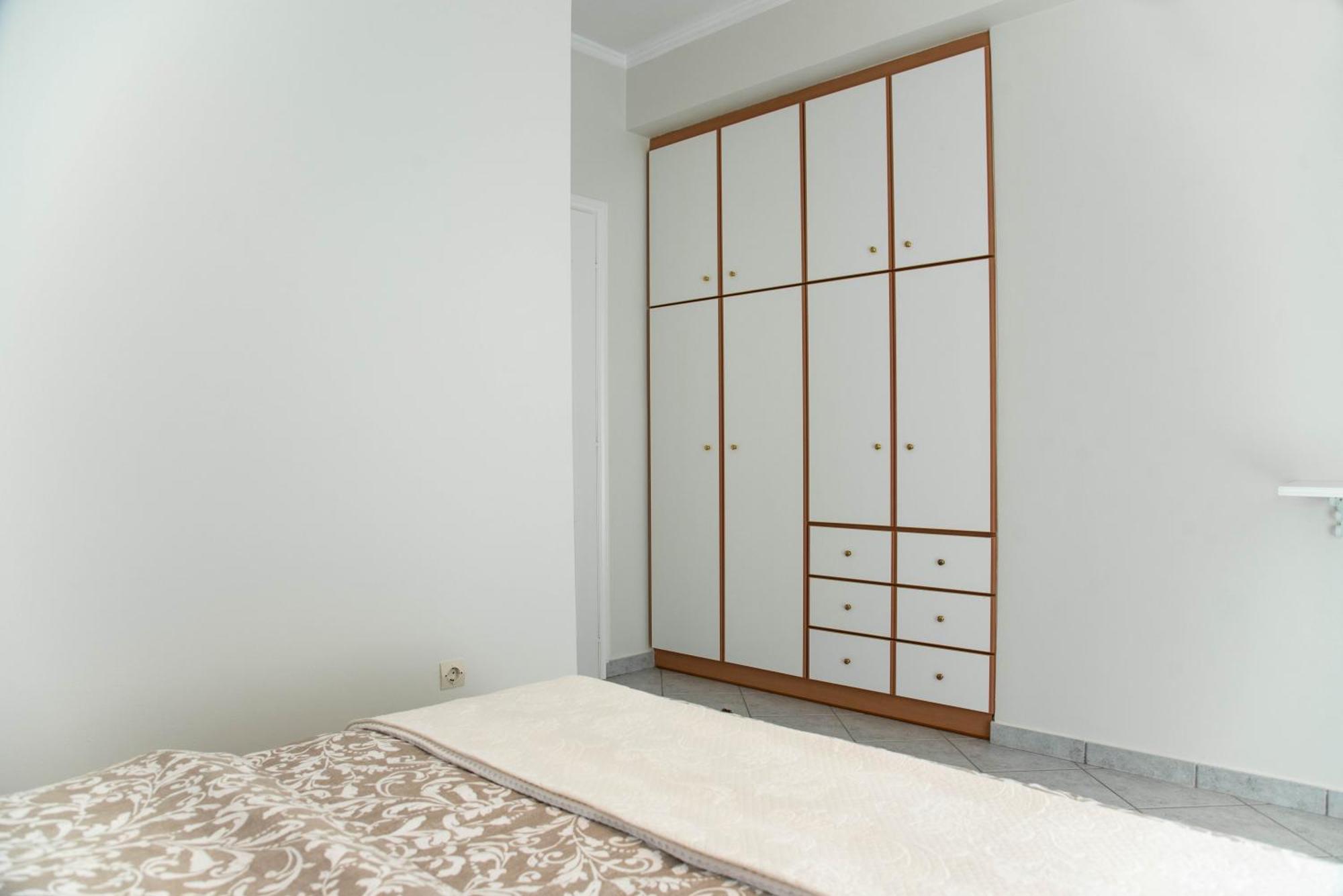 Apartment Theashomly
